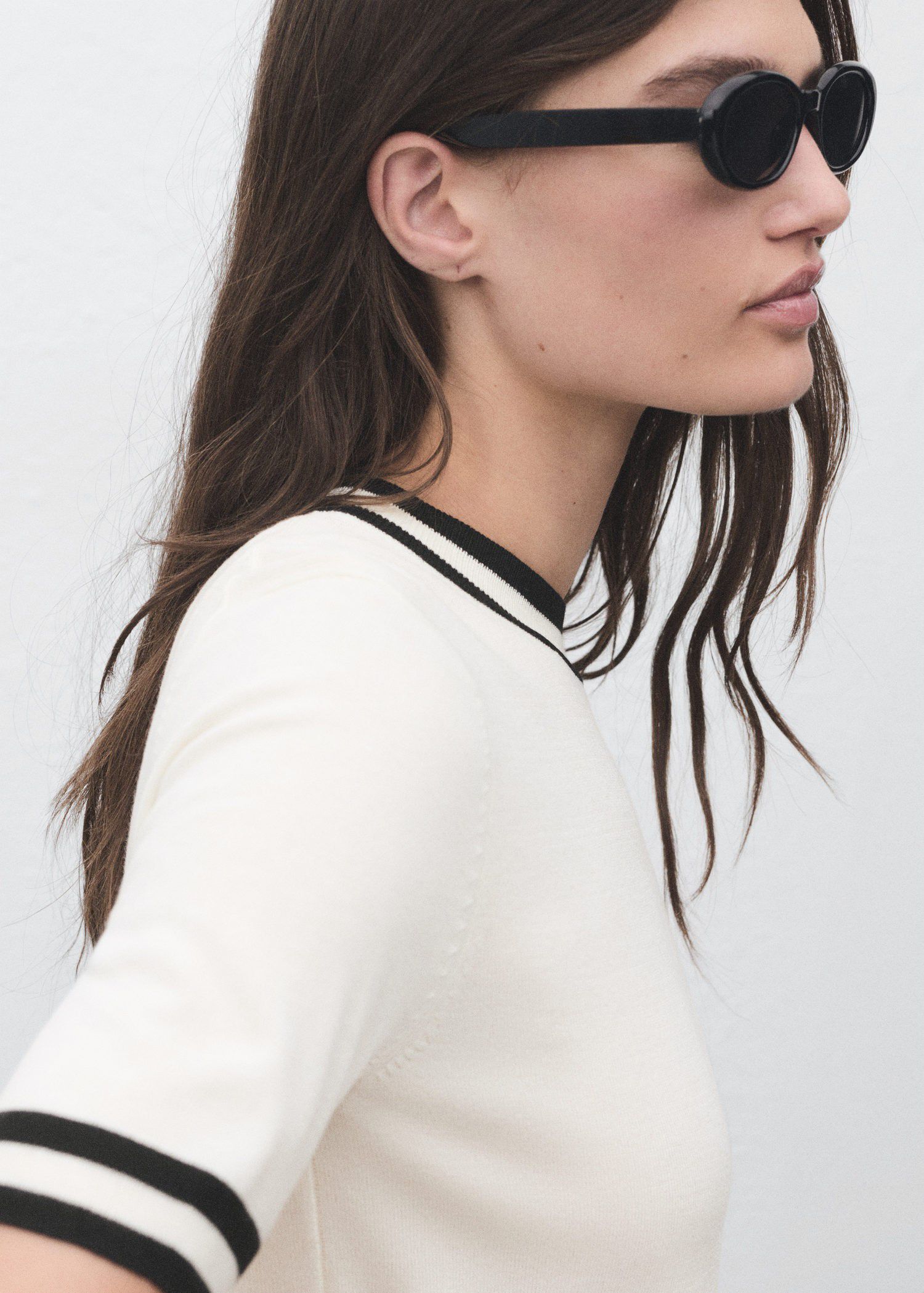 Short-sleeved sweater with contrast