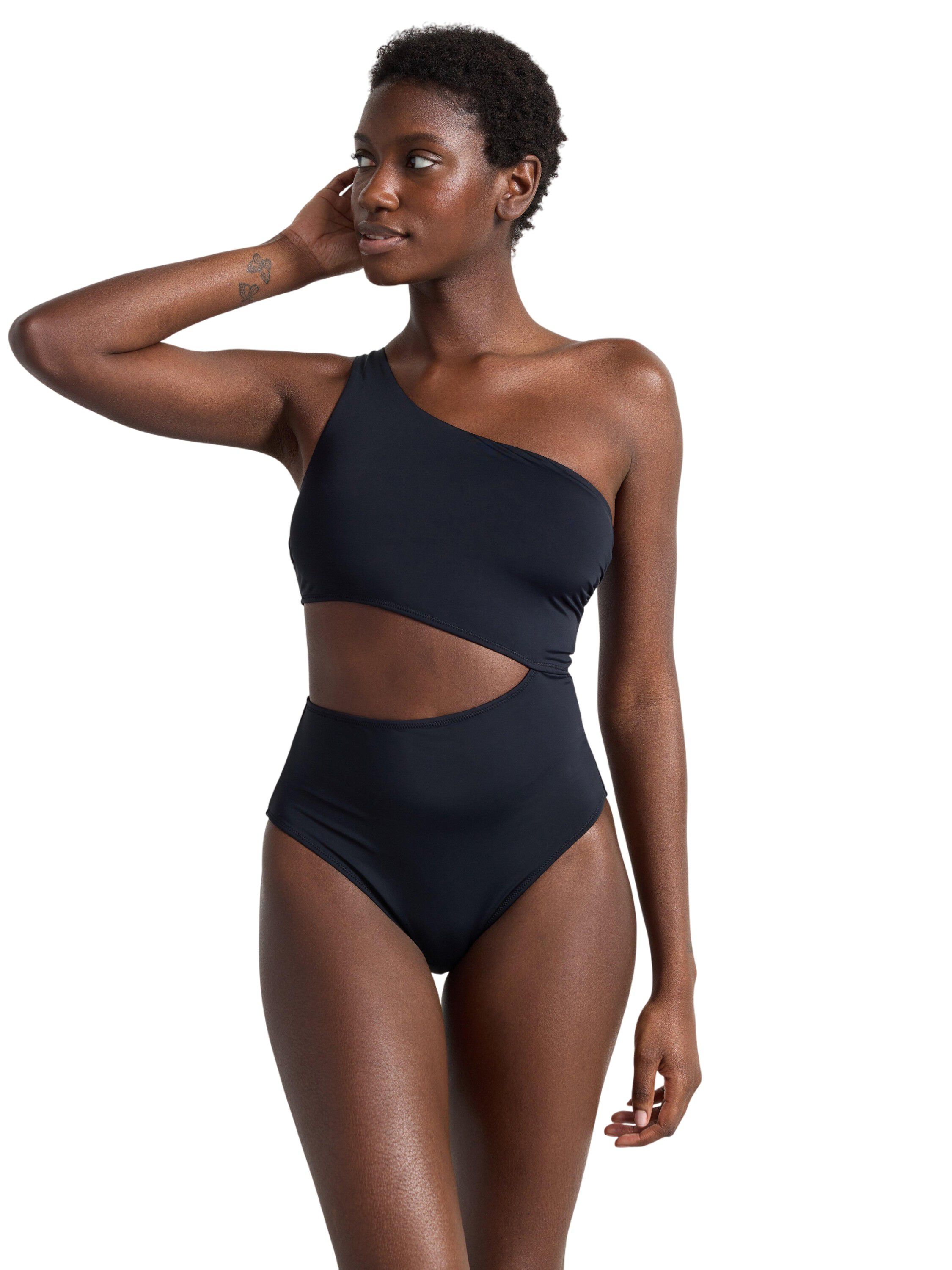 Unpadded swimsuit with a cut out de