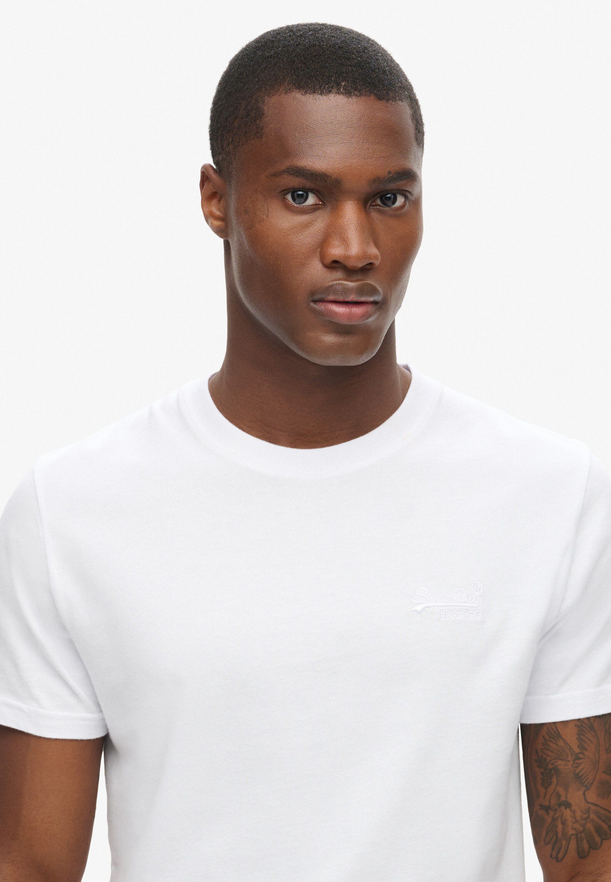 ESSENTIAL LOGO EMB TEE