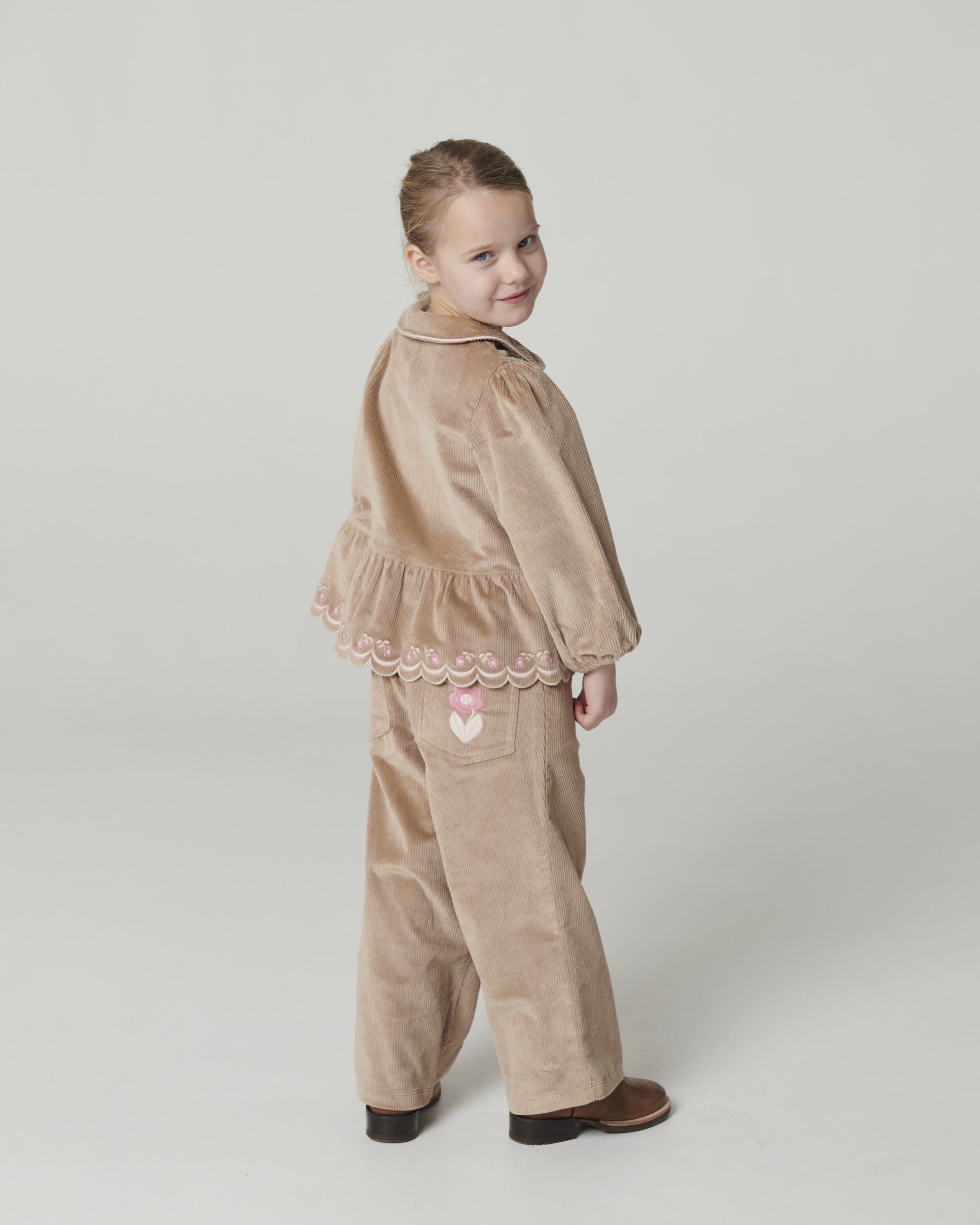 Corduroy Pant w. Wide Leg & Emb. on Backside Pocket