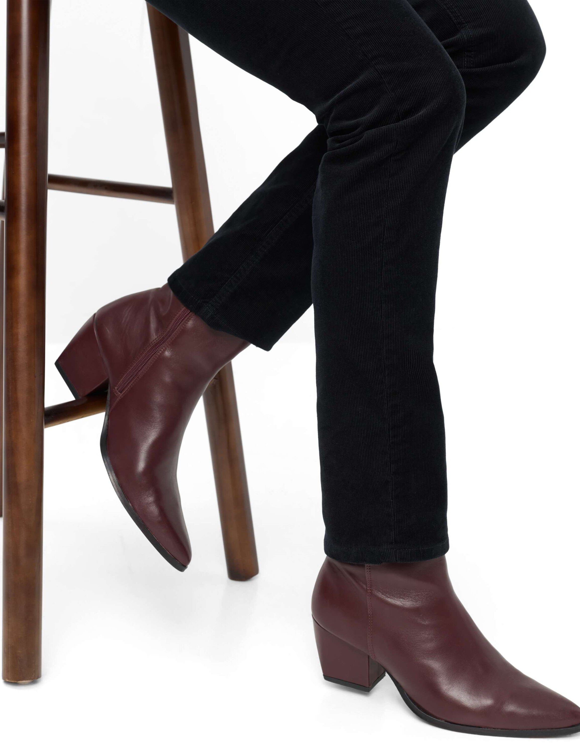 STYLE. CAROLA