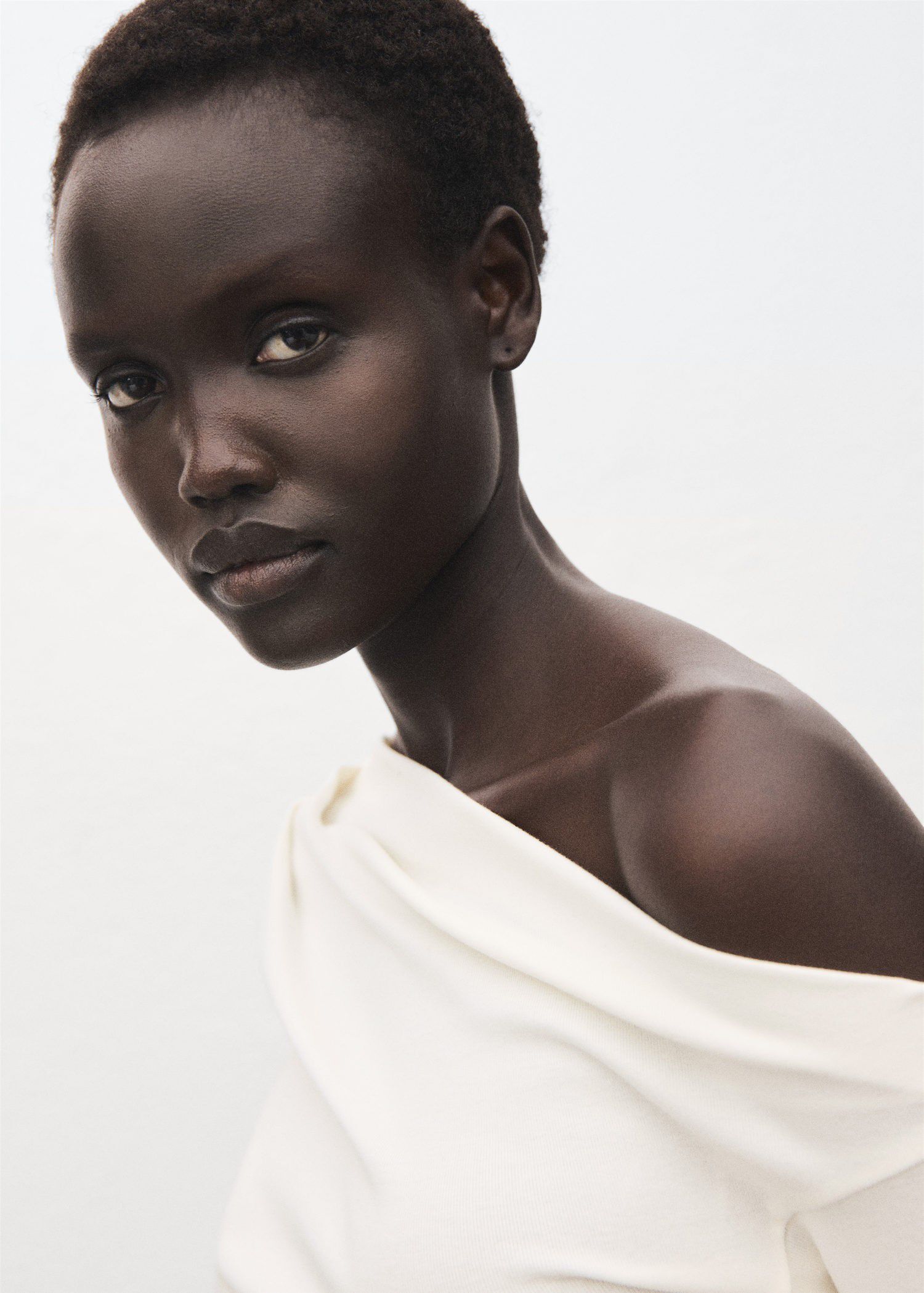 Long sleeve t-shirt with asymmetric