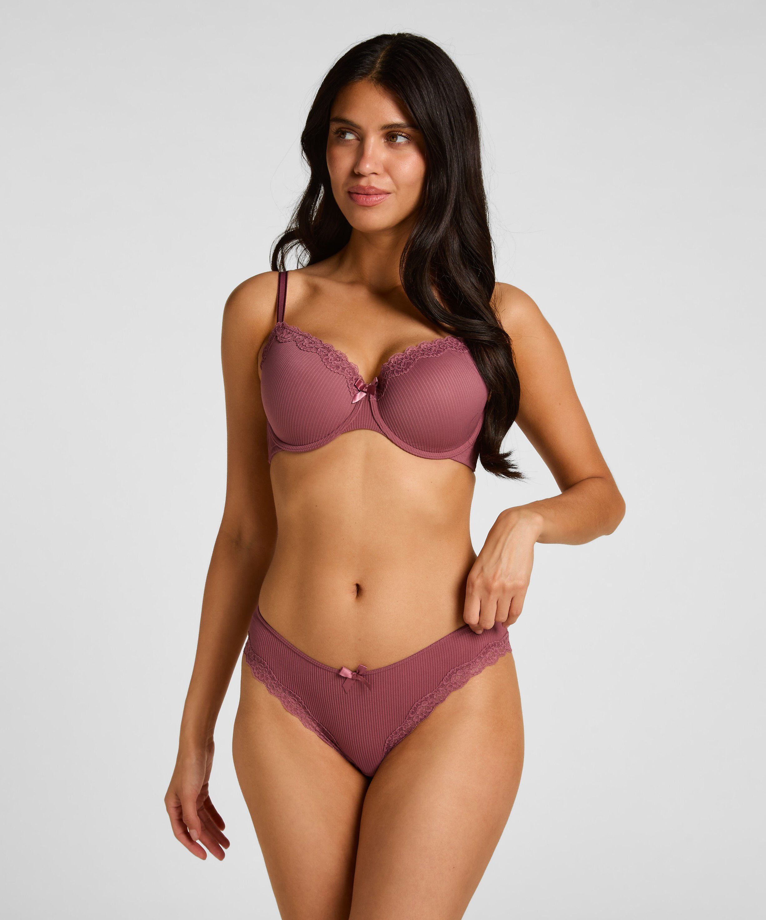 Lola Brazilian
