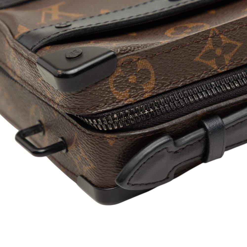 Louis Vuitton Shoulder Bags