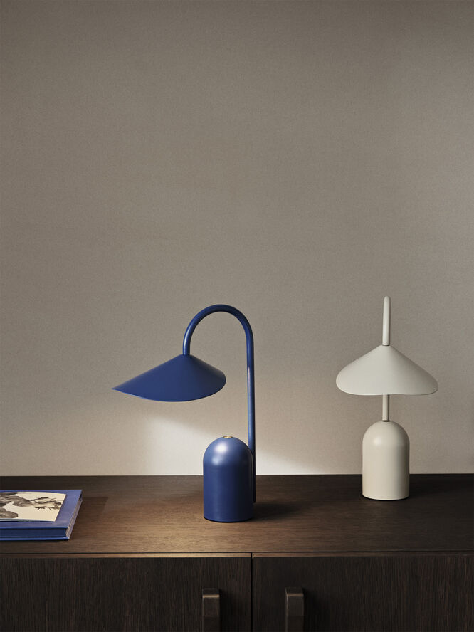 Arum Portable Lamp - Bright Blue
