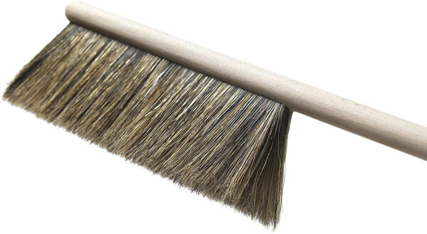 Sopskyffel med borste, m?rkgrå