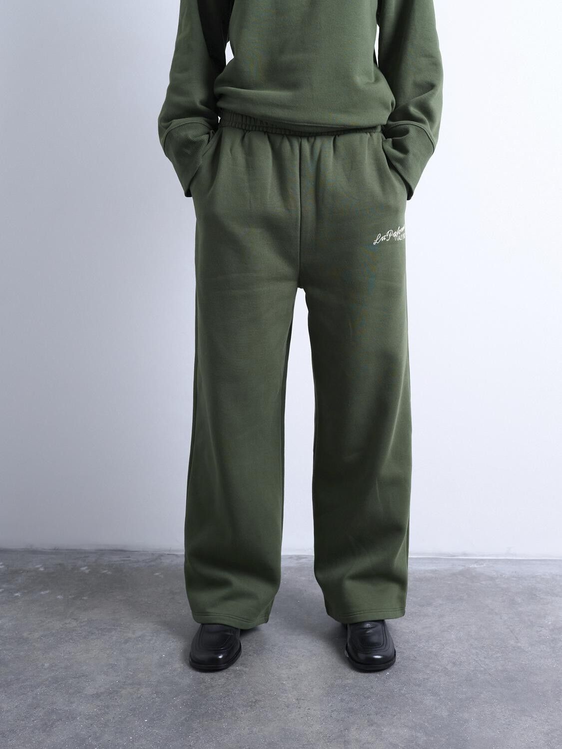 Sweatshirts & sweatpants