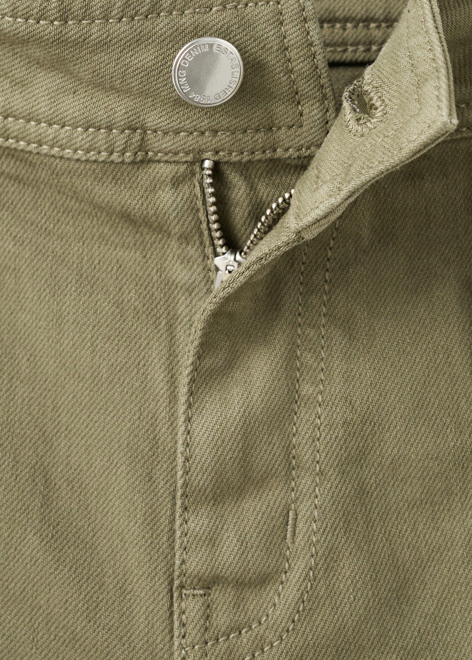 Wide-leg jeans with pockets