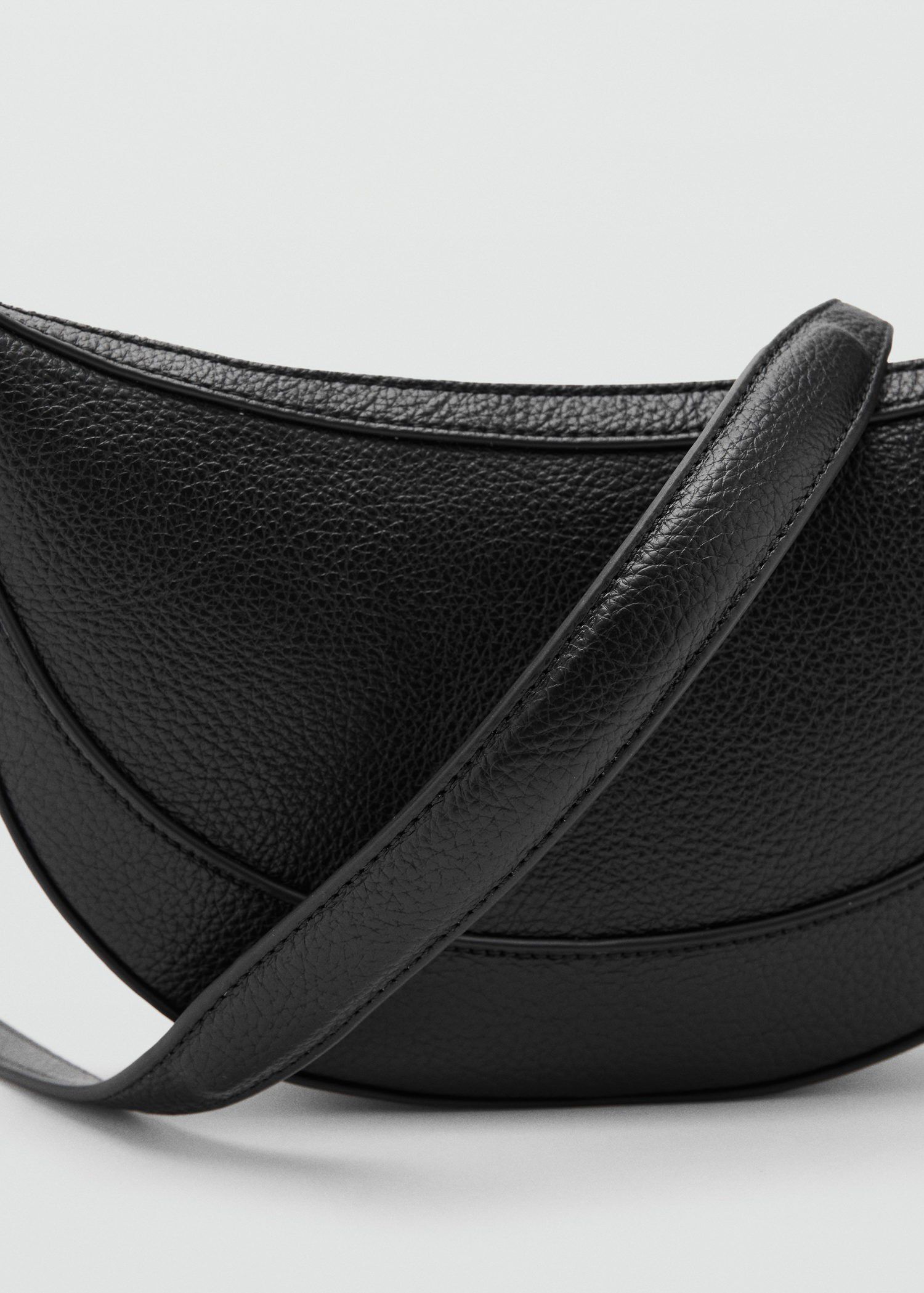 Oval shoulder bag