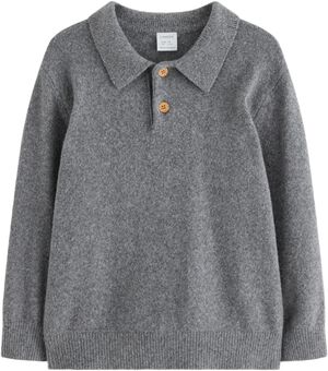 Finstrikket genser med krage og kna