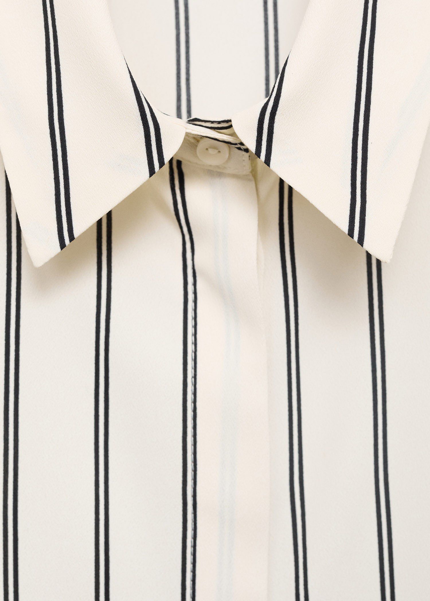 Fluid long-sleeved blouse