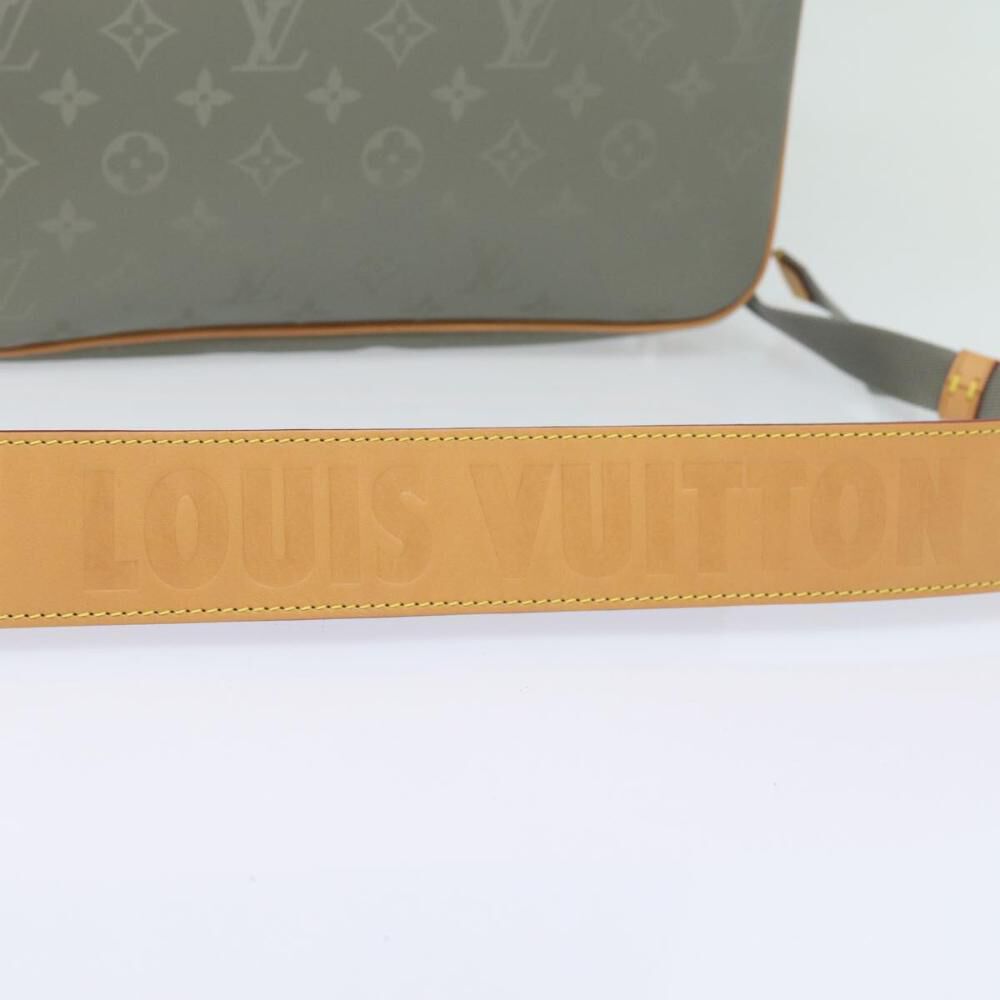 Louis Vuitton Shoulder Bags