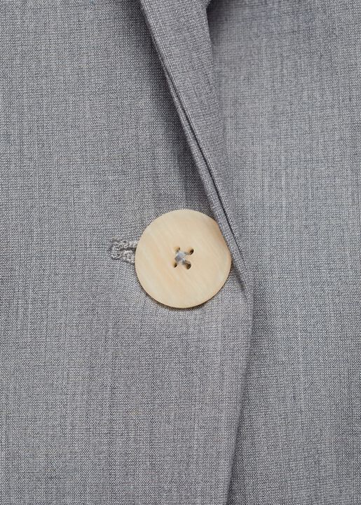 Fitted suit jacket