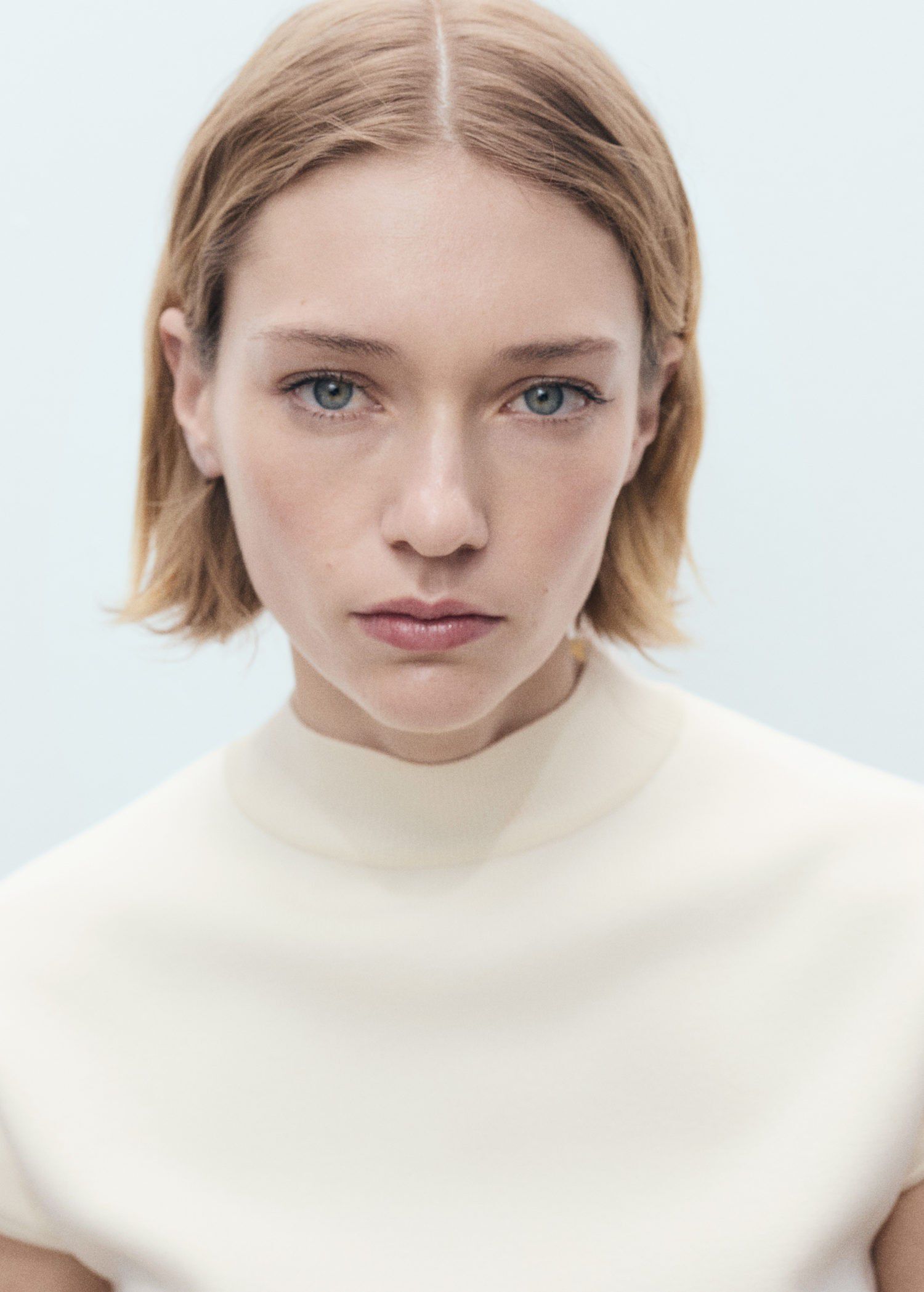 Sleeveless fine knit sweater