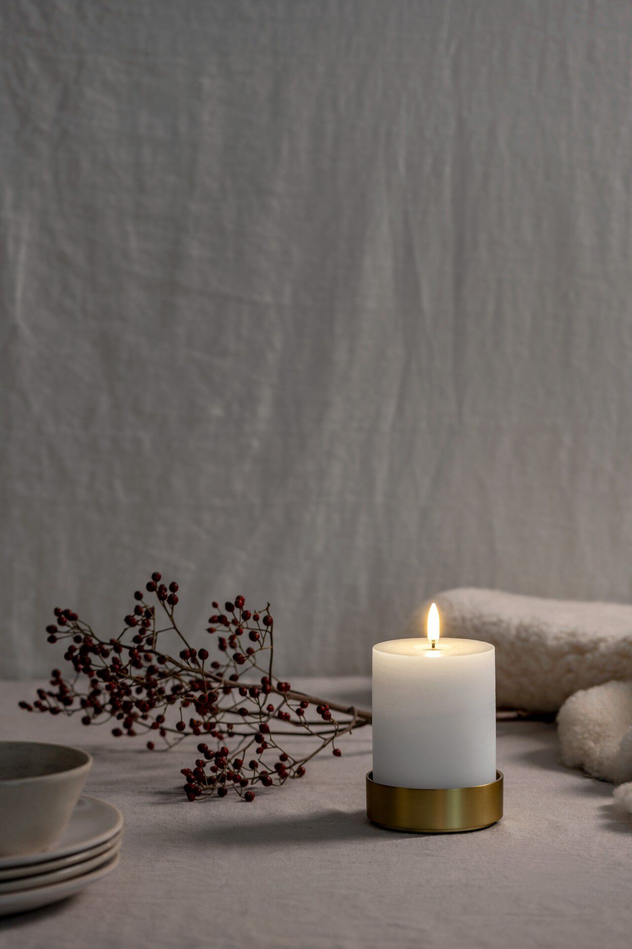 Light Candleholder pillar, Matte Brass, 9x3 cm