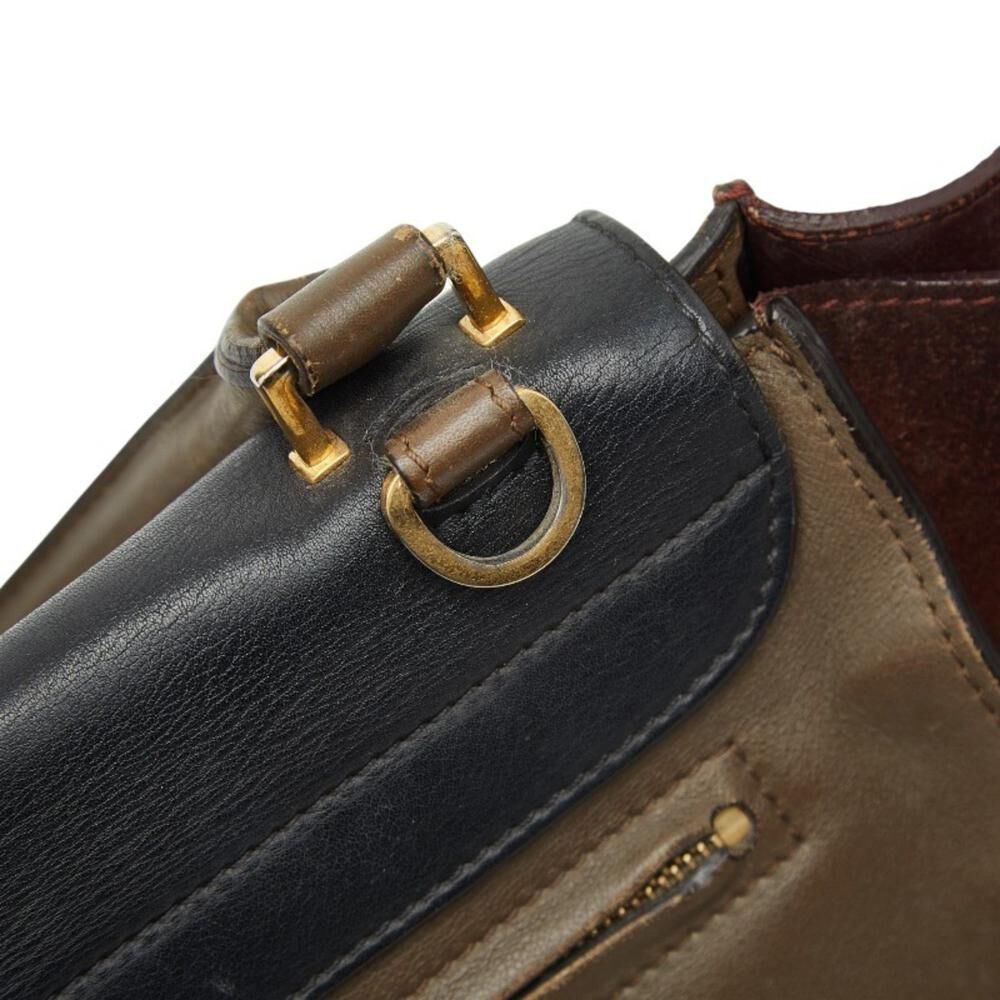 C&eacute;line Trapeze