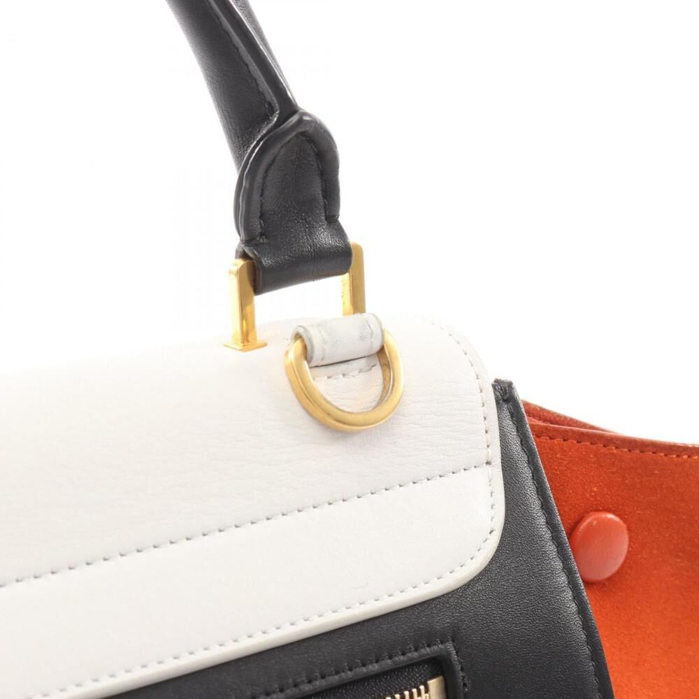 C&eacute;line Trapeze