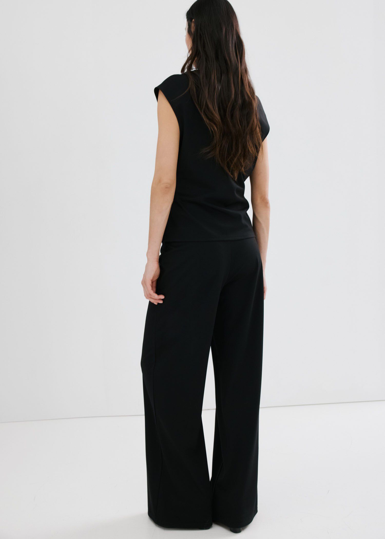 Straight-fit trousers with elastic