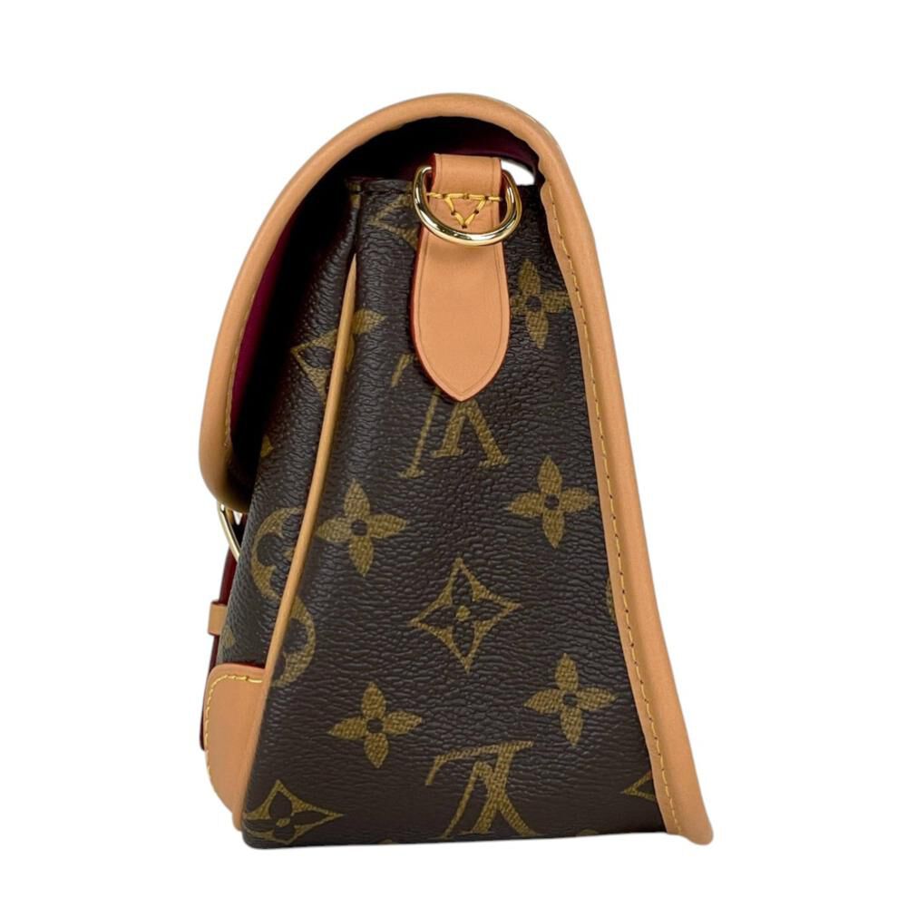 Louis Vuitton Shoulder Bags