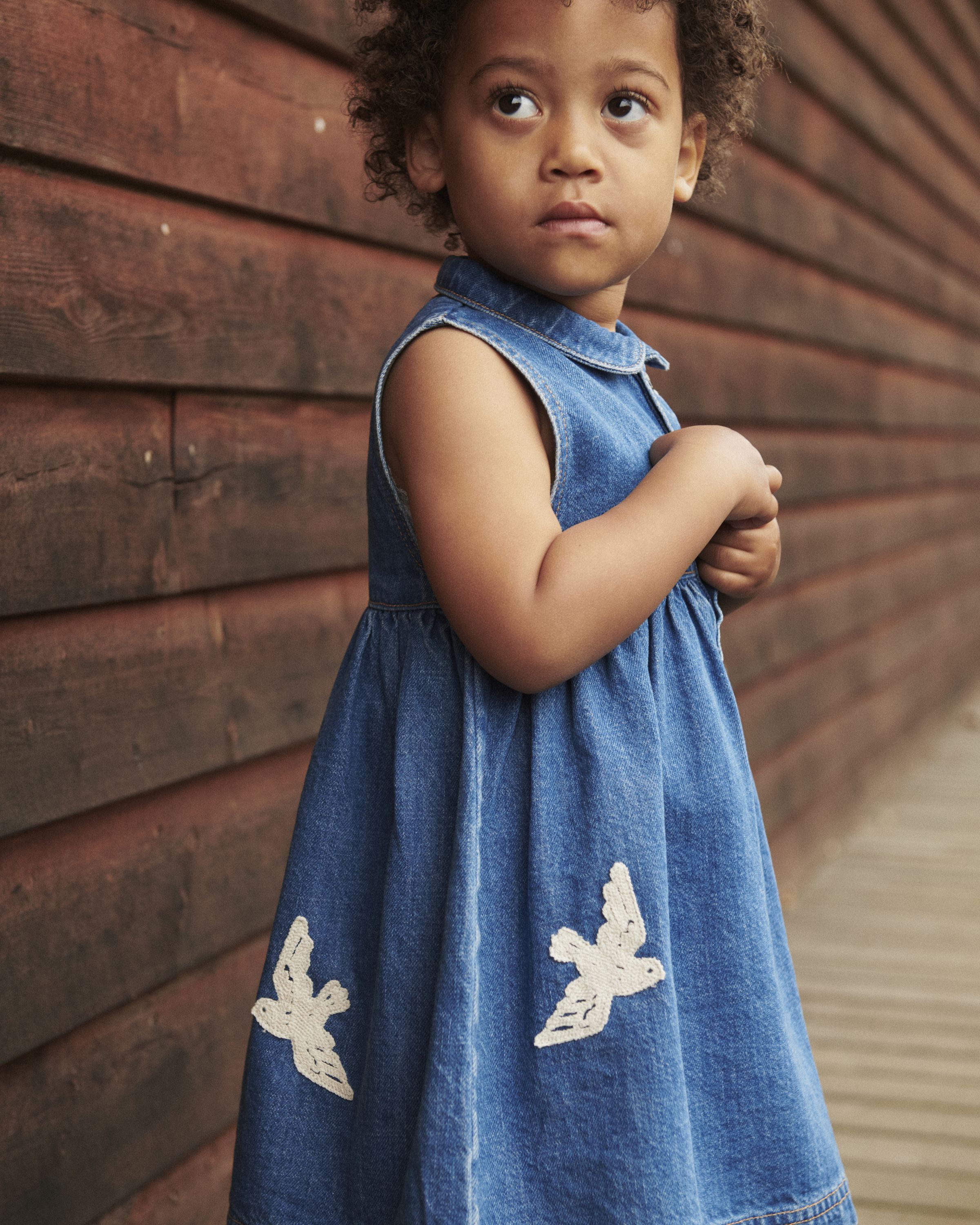 DENIM DRESS W. CROCHET DOVES