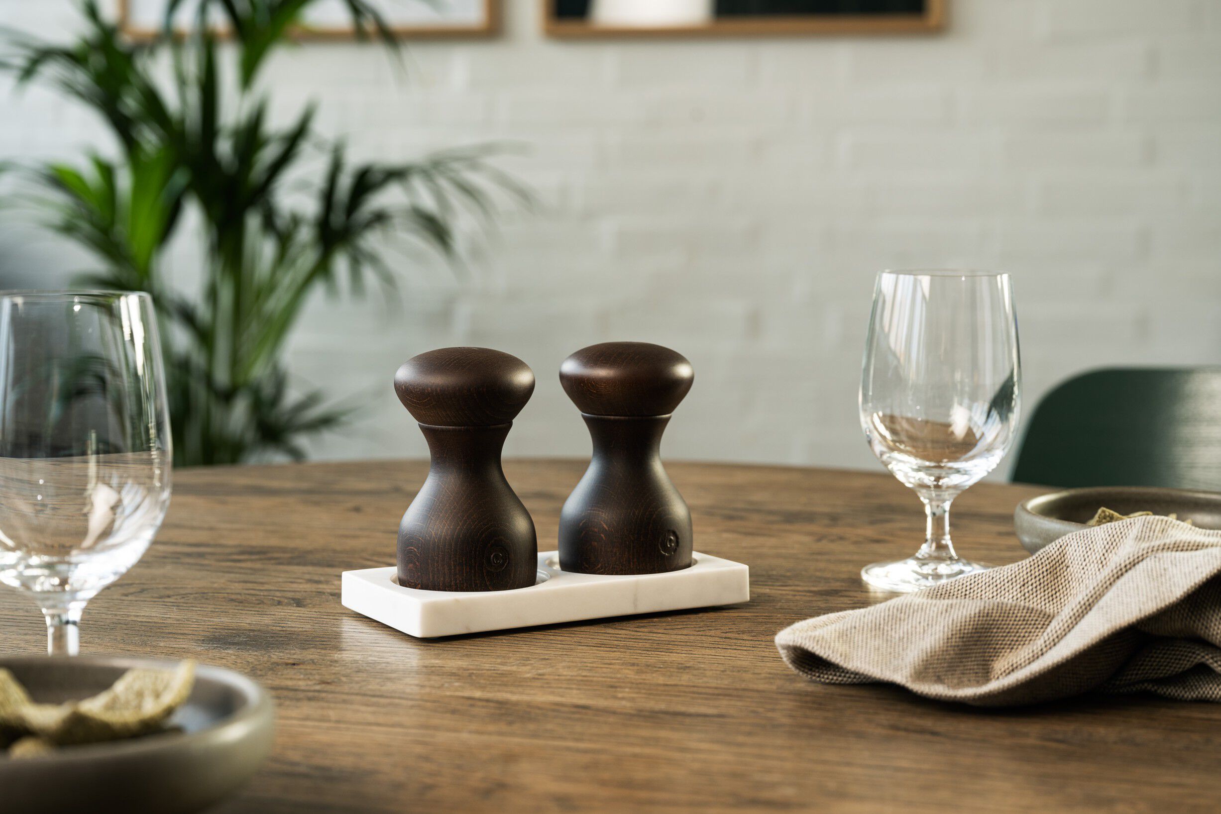 Tabletopper 2, white marble