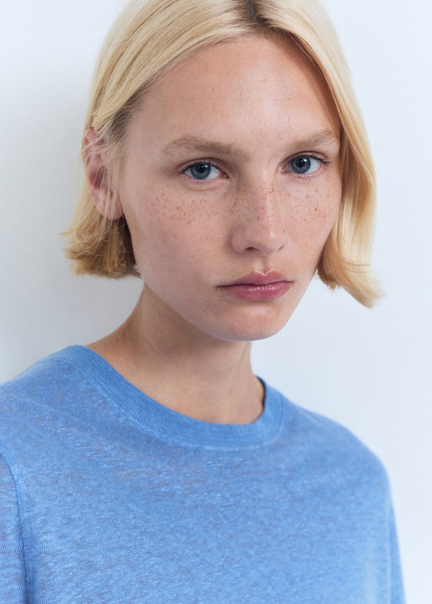 Short-sleeved linen t-shirt