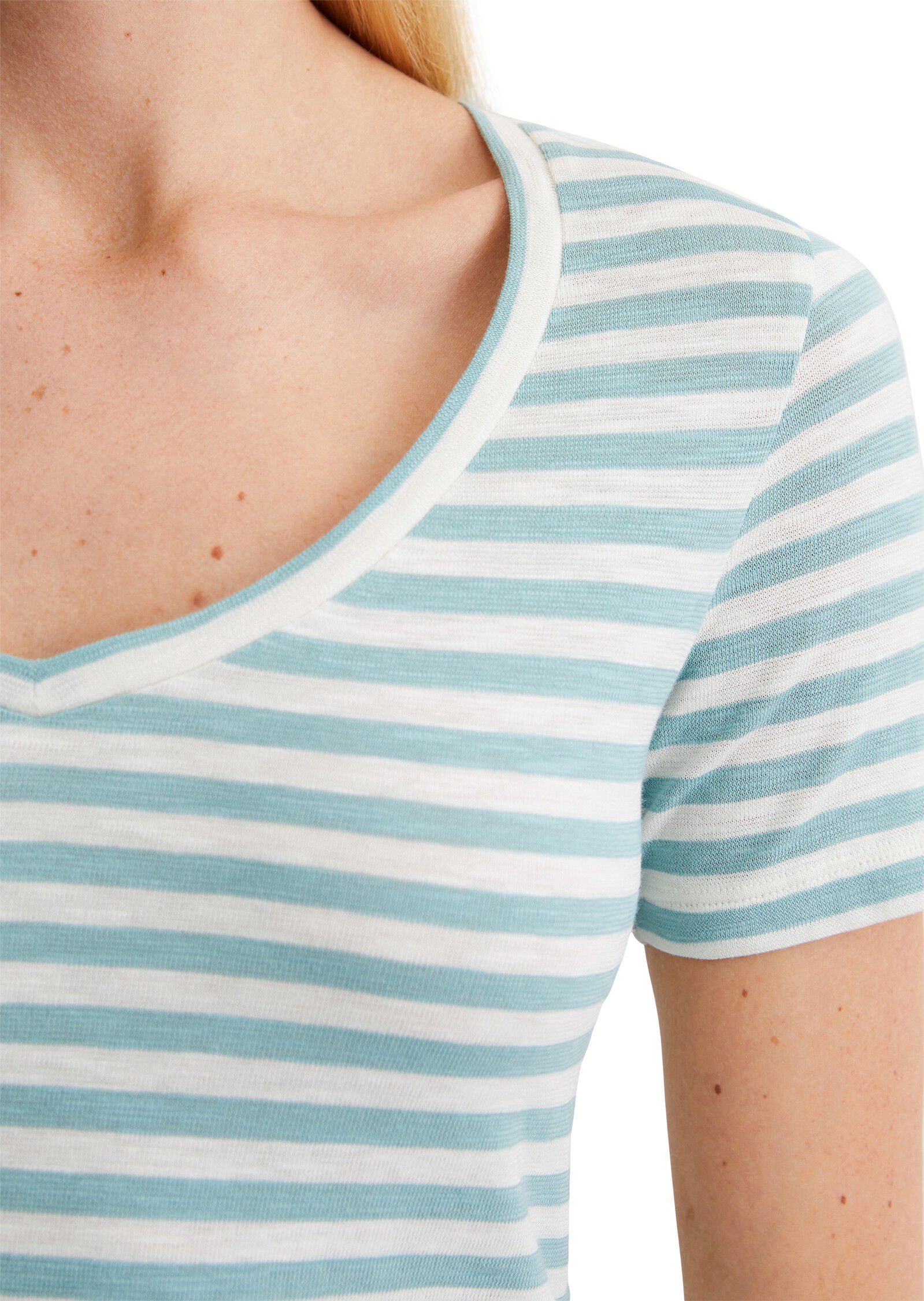 T-shirt, short sleeve, v-neck, stri