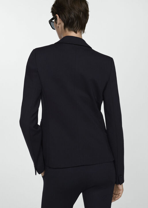 Suit jacket with pockets