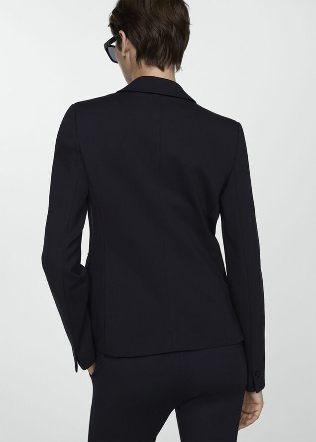 Suit jacket with pockets