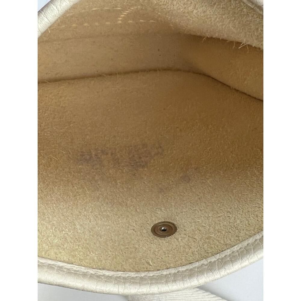 Herm&Atilde;&uml;s Evelyne