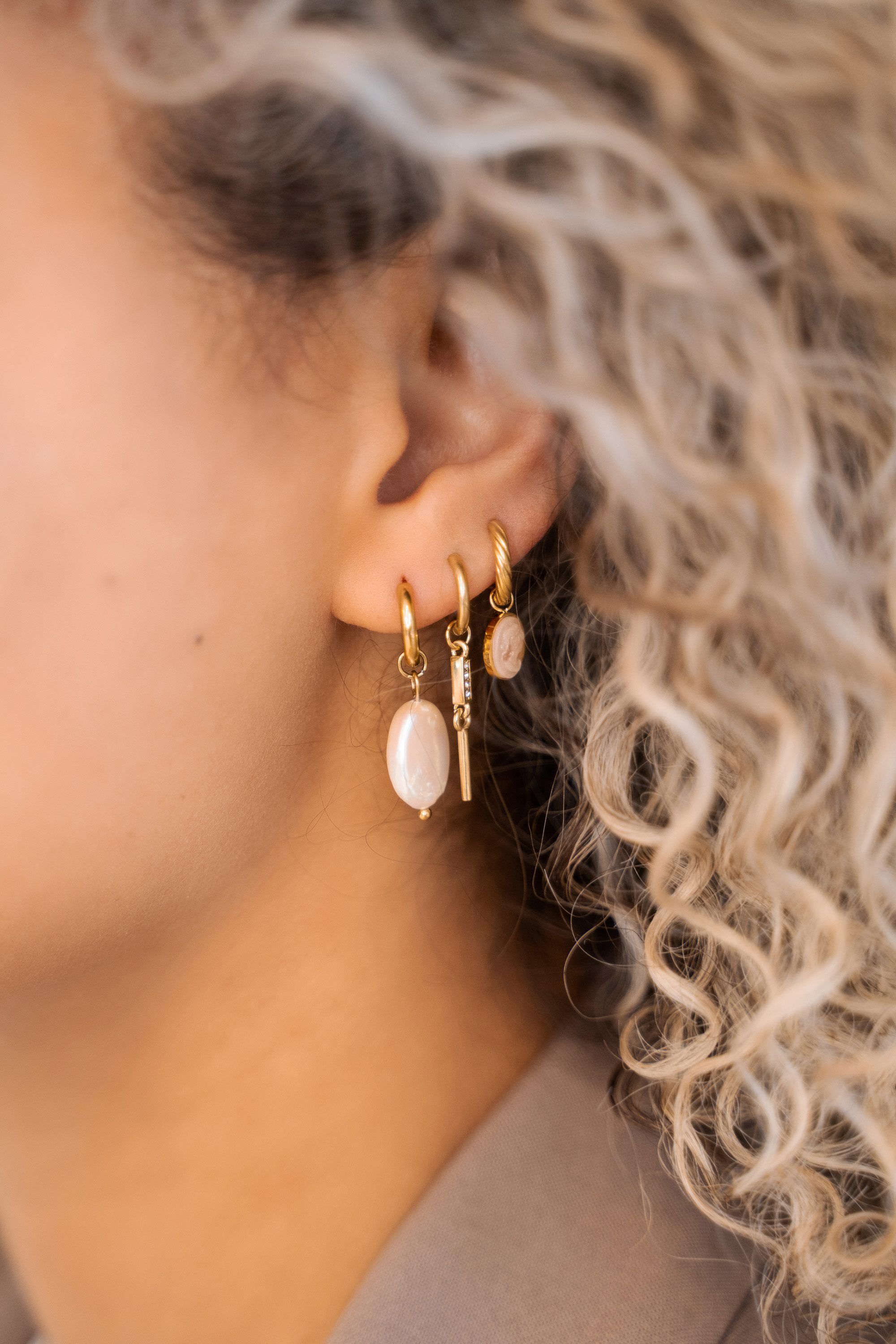 Bar earrings with rhinestone