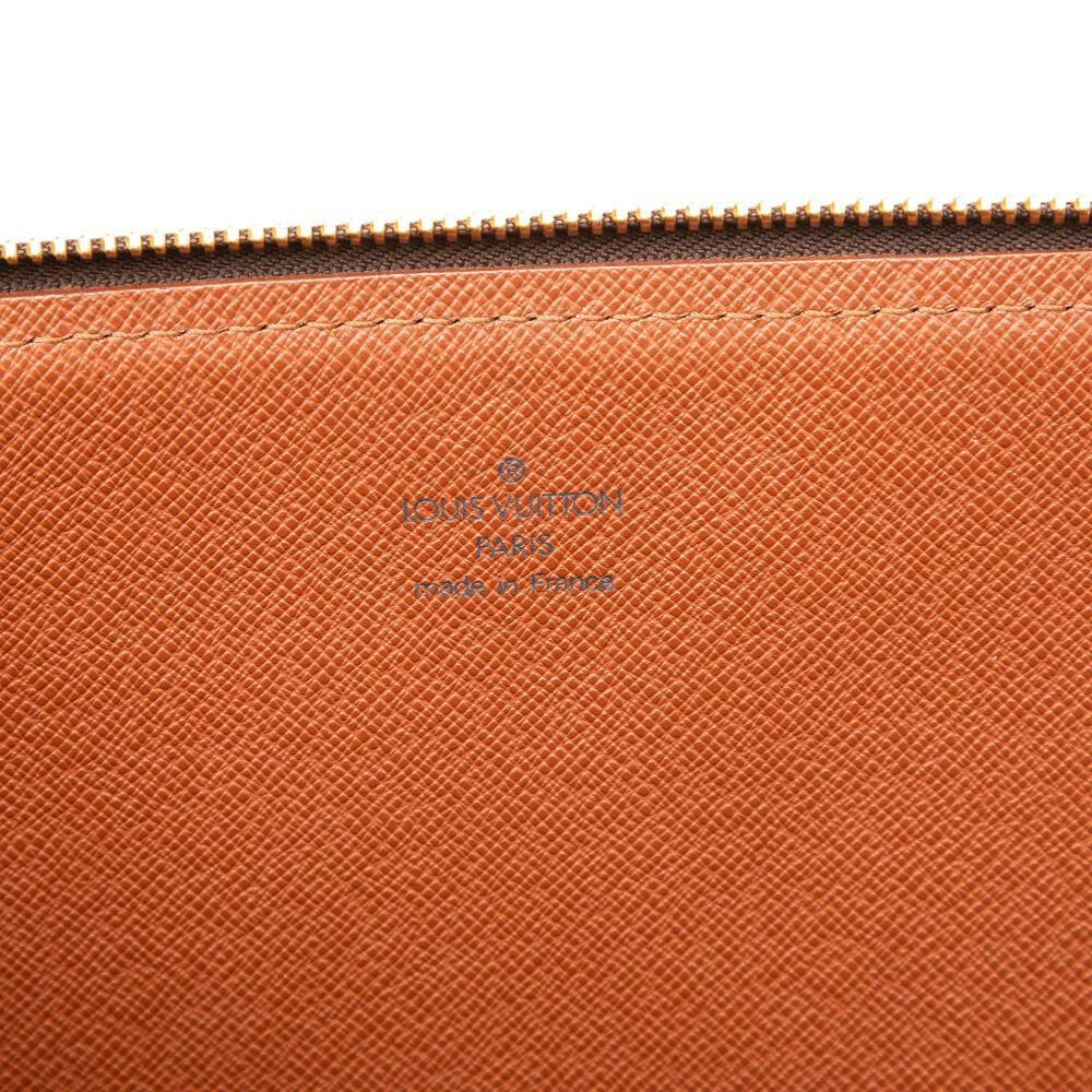 Louis Vuitton Poche Documents