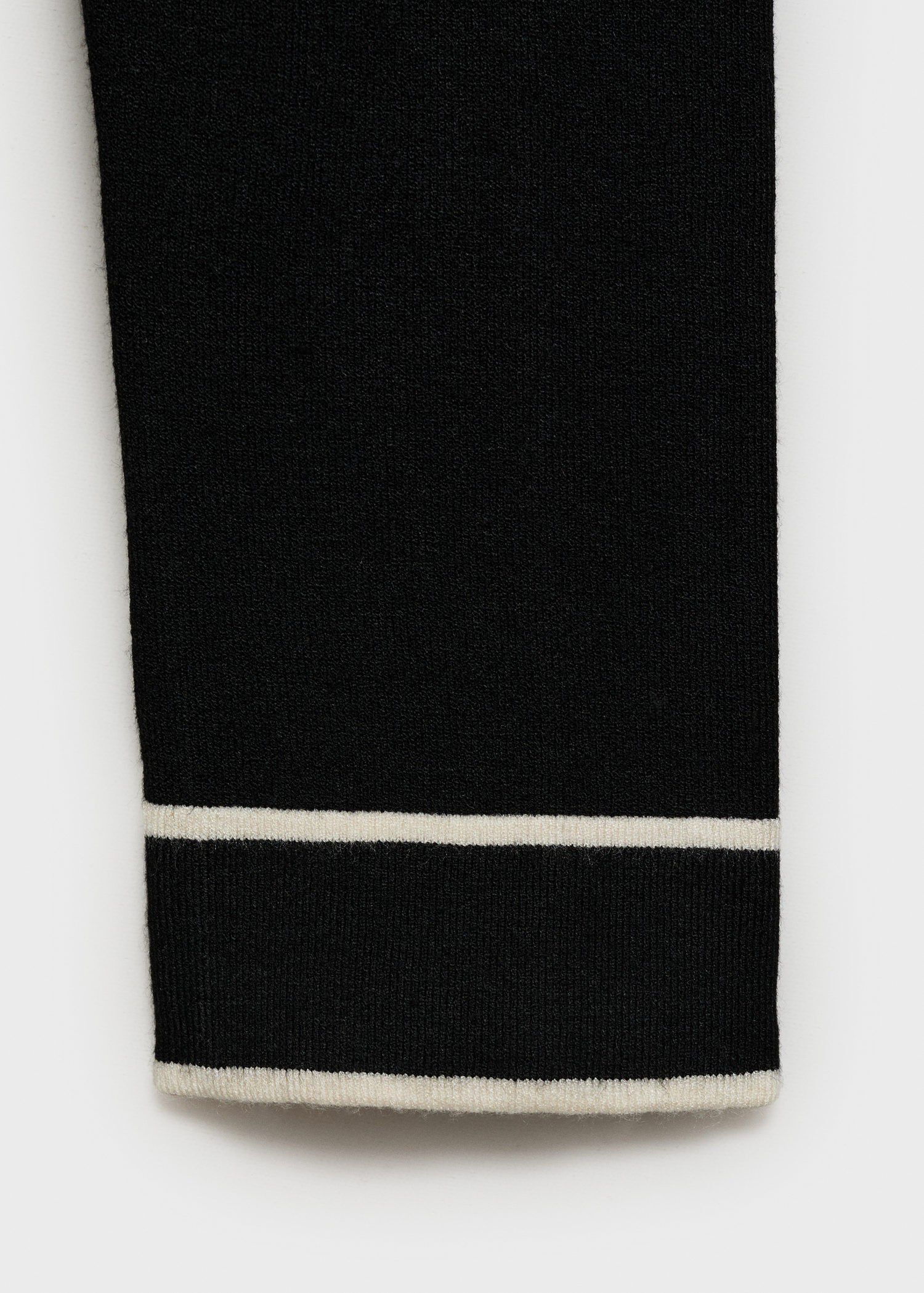 Contrasting V-neck sweater