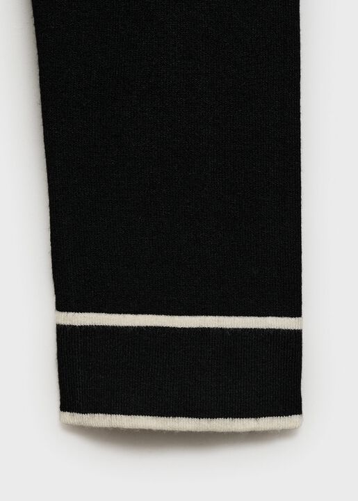 Contrasting V-neck sweater