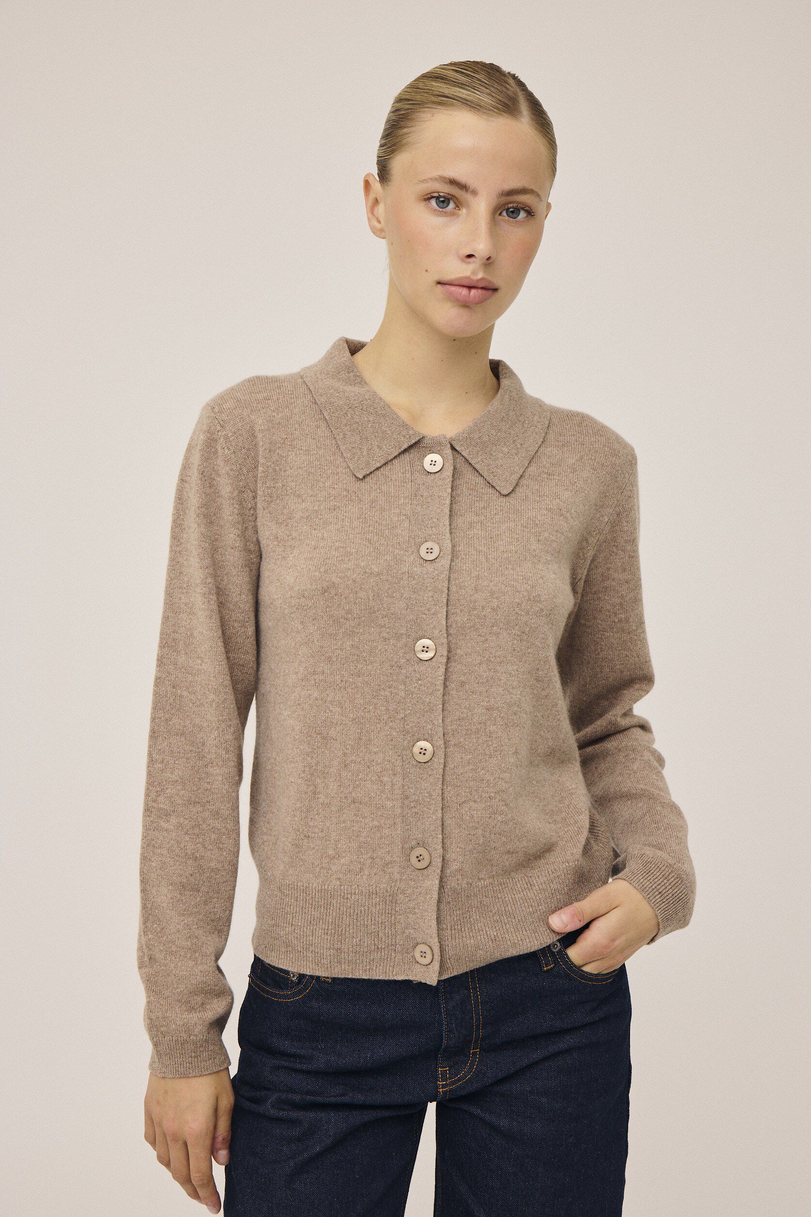 Mabel 15 Lang&aelig;rmede polo strikcardigan - 100% Cashmere