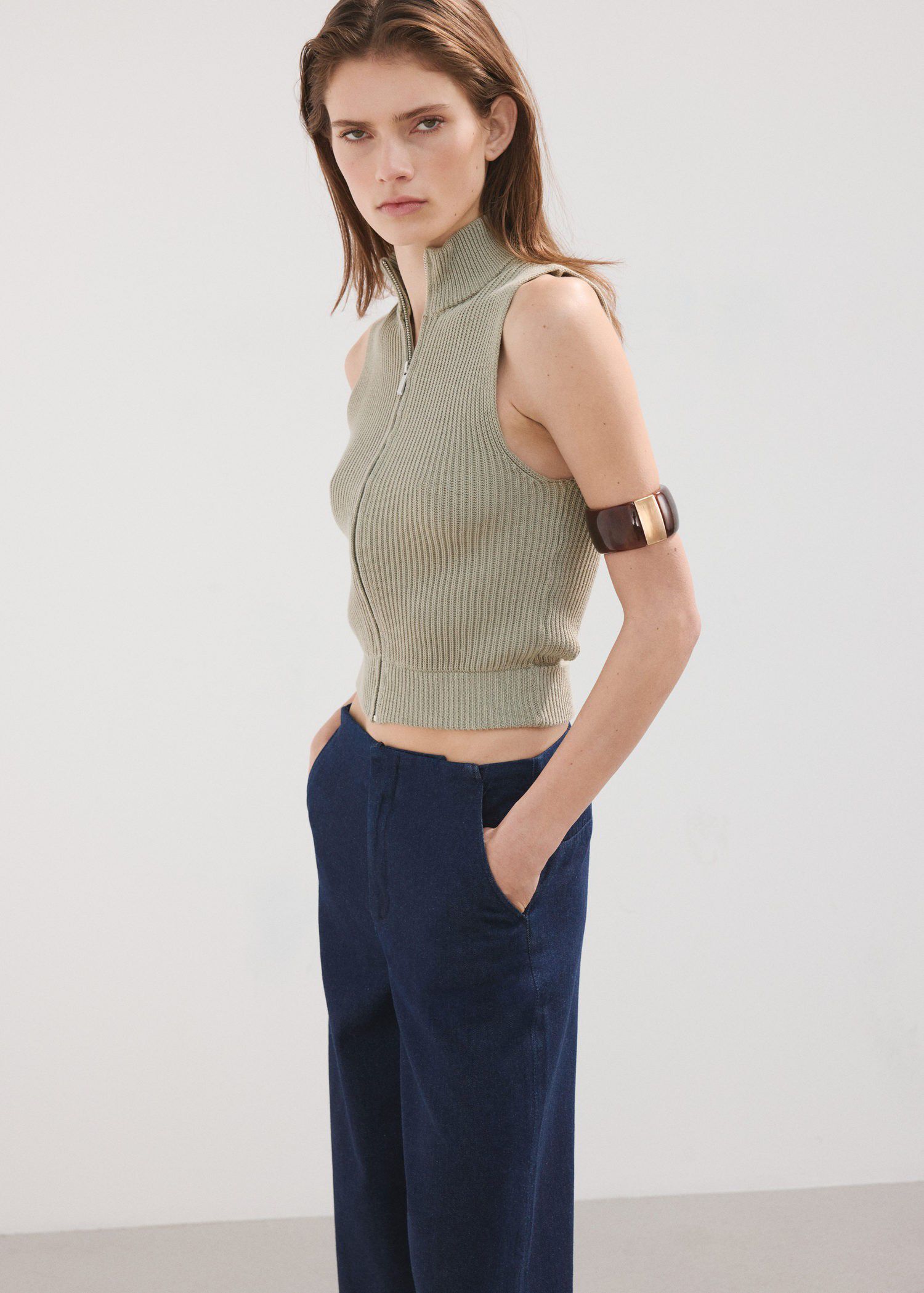 Wide leg mid-rise jeans