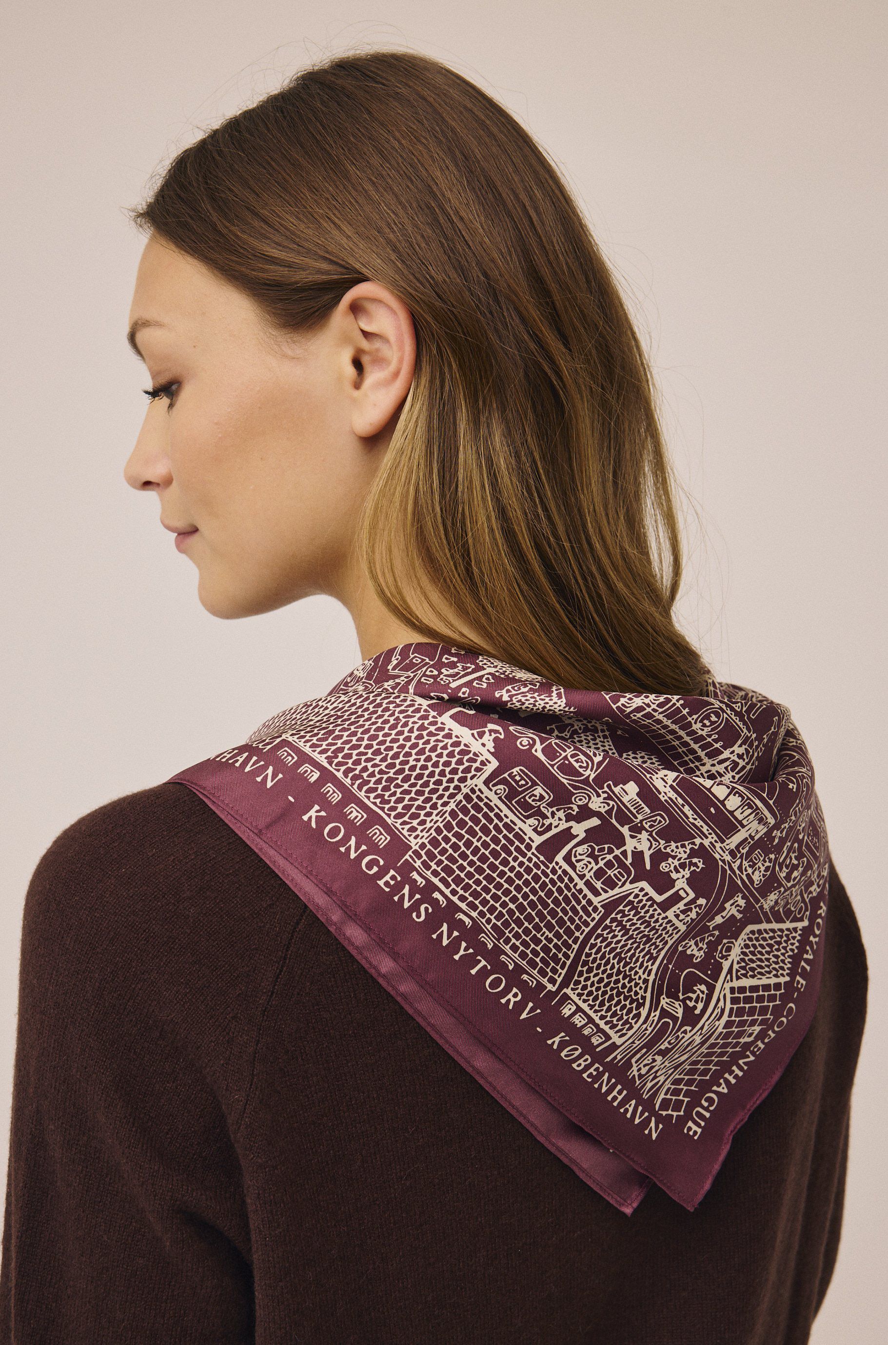 Magasin Iconic Scarf 53x53cm - 100% Silke