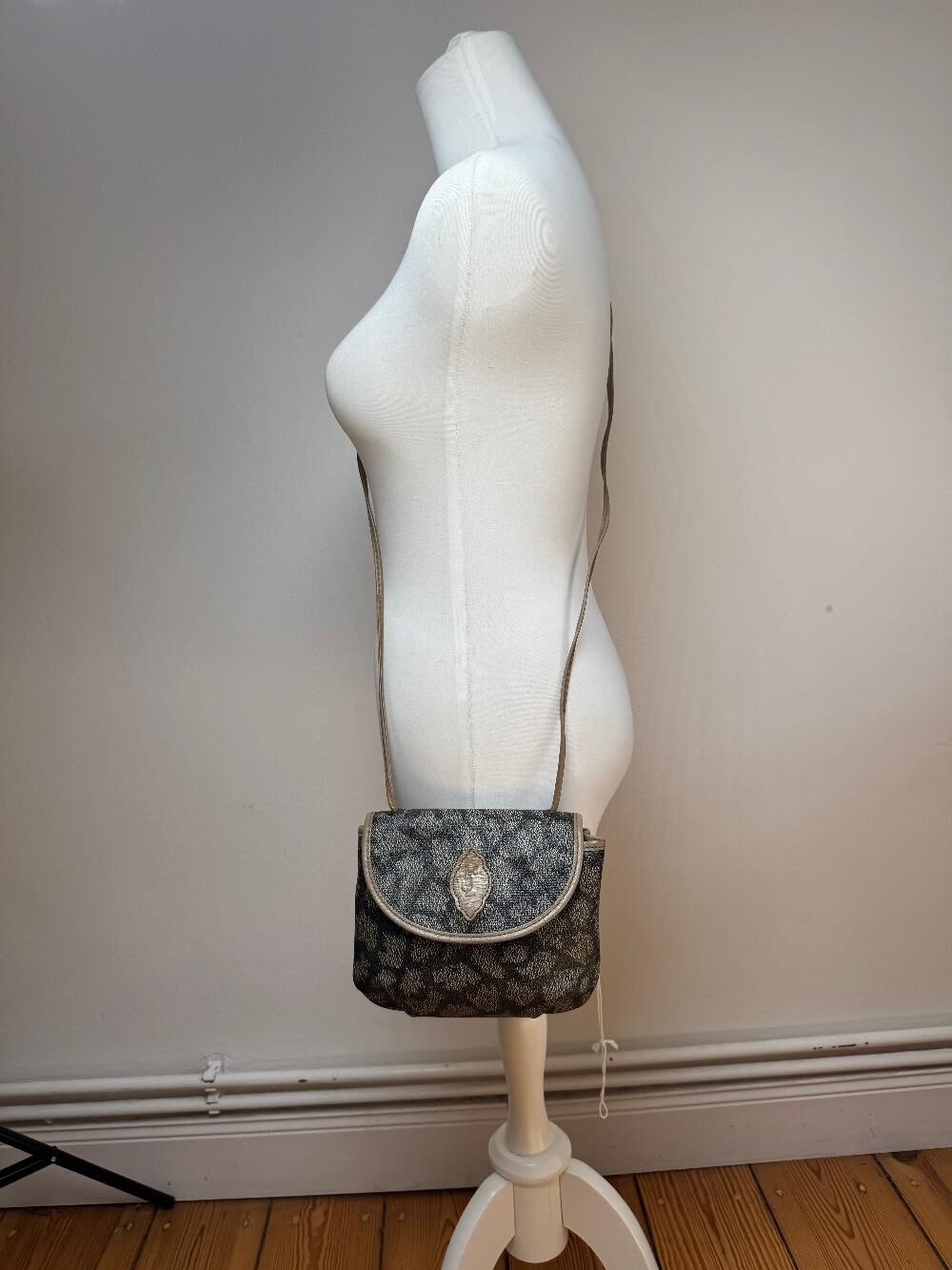 Yves Saint Laurent Shoulder Bag