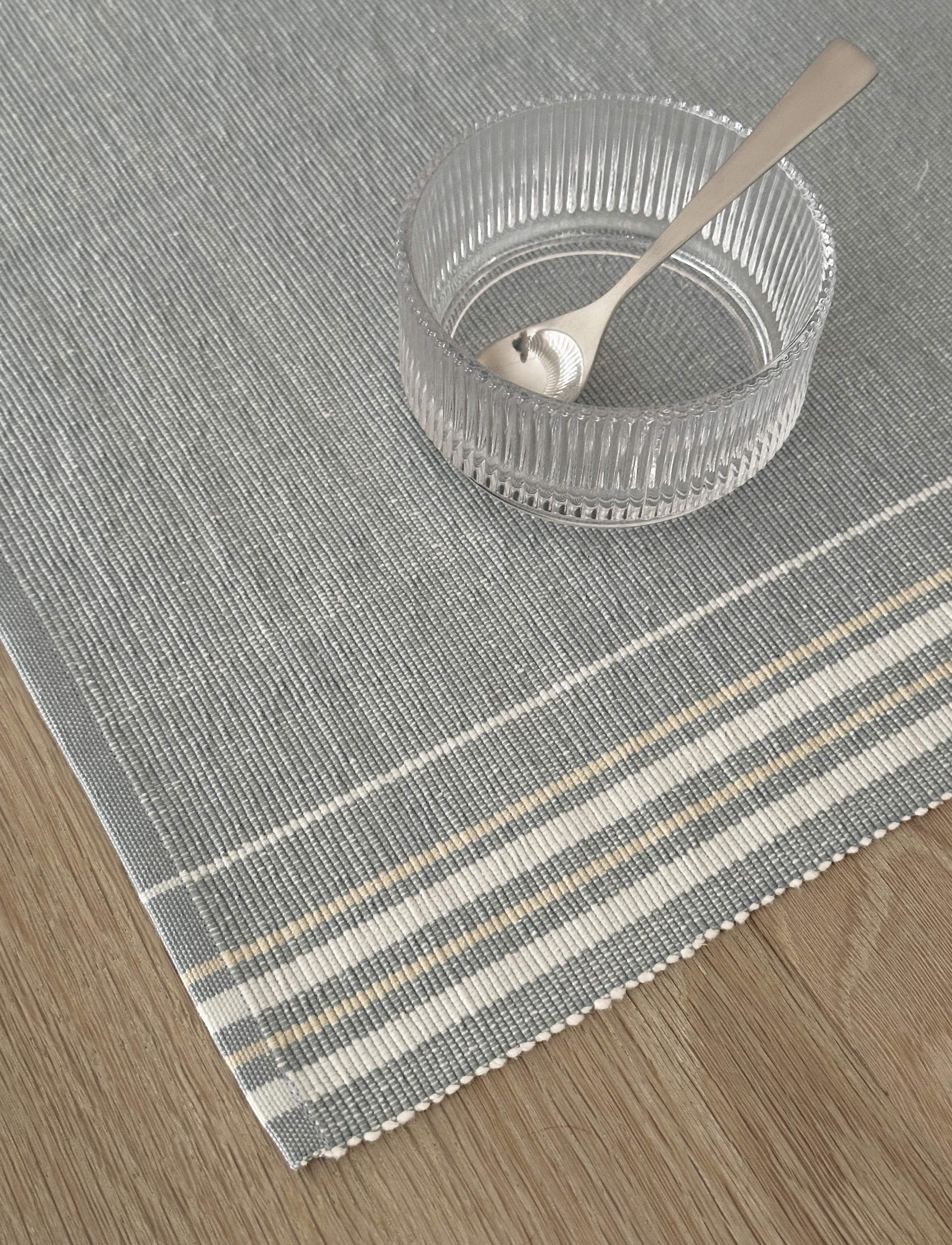 Vibeke Klint bordstablett neutral linje 33x48 cm blue
