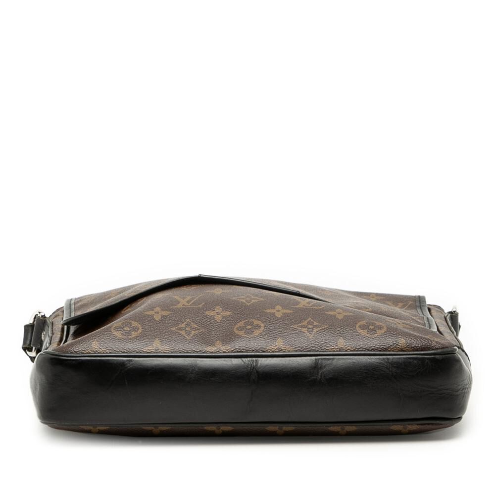 Louis Vuitton Shoulder Bags