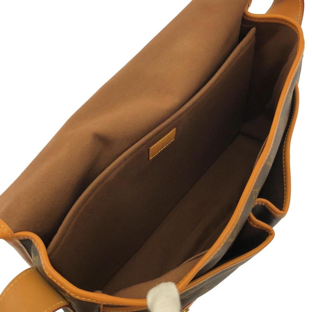 Louis Vuitton Messenger