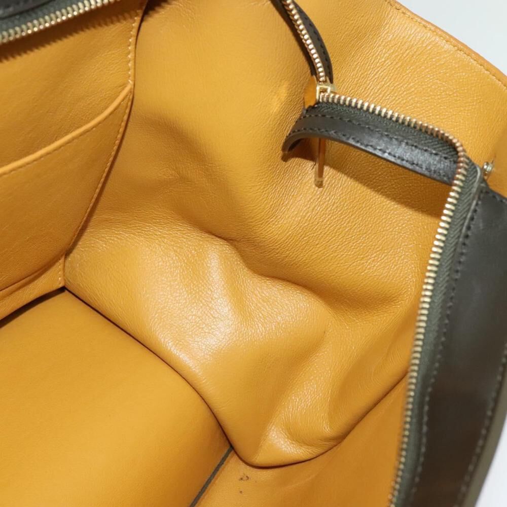 C&eacute;line Trapeze