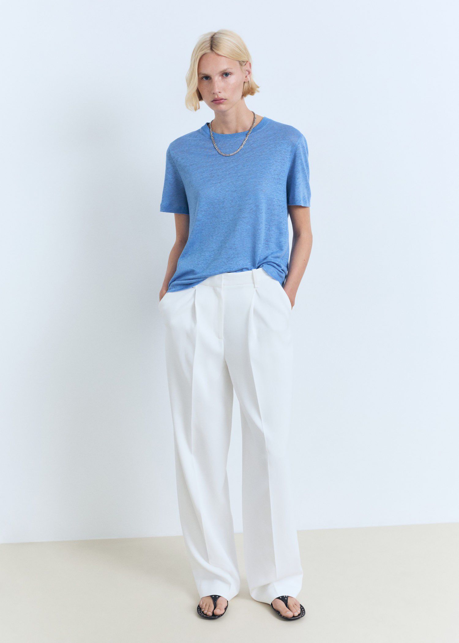 Short-sleeved linen t-shirt