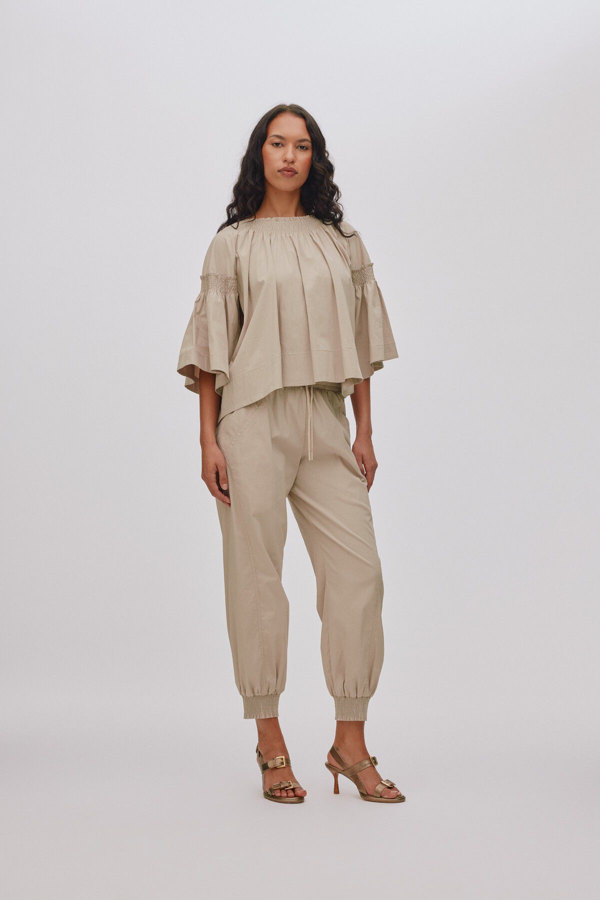 Papery angle seam pants - Domino