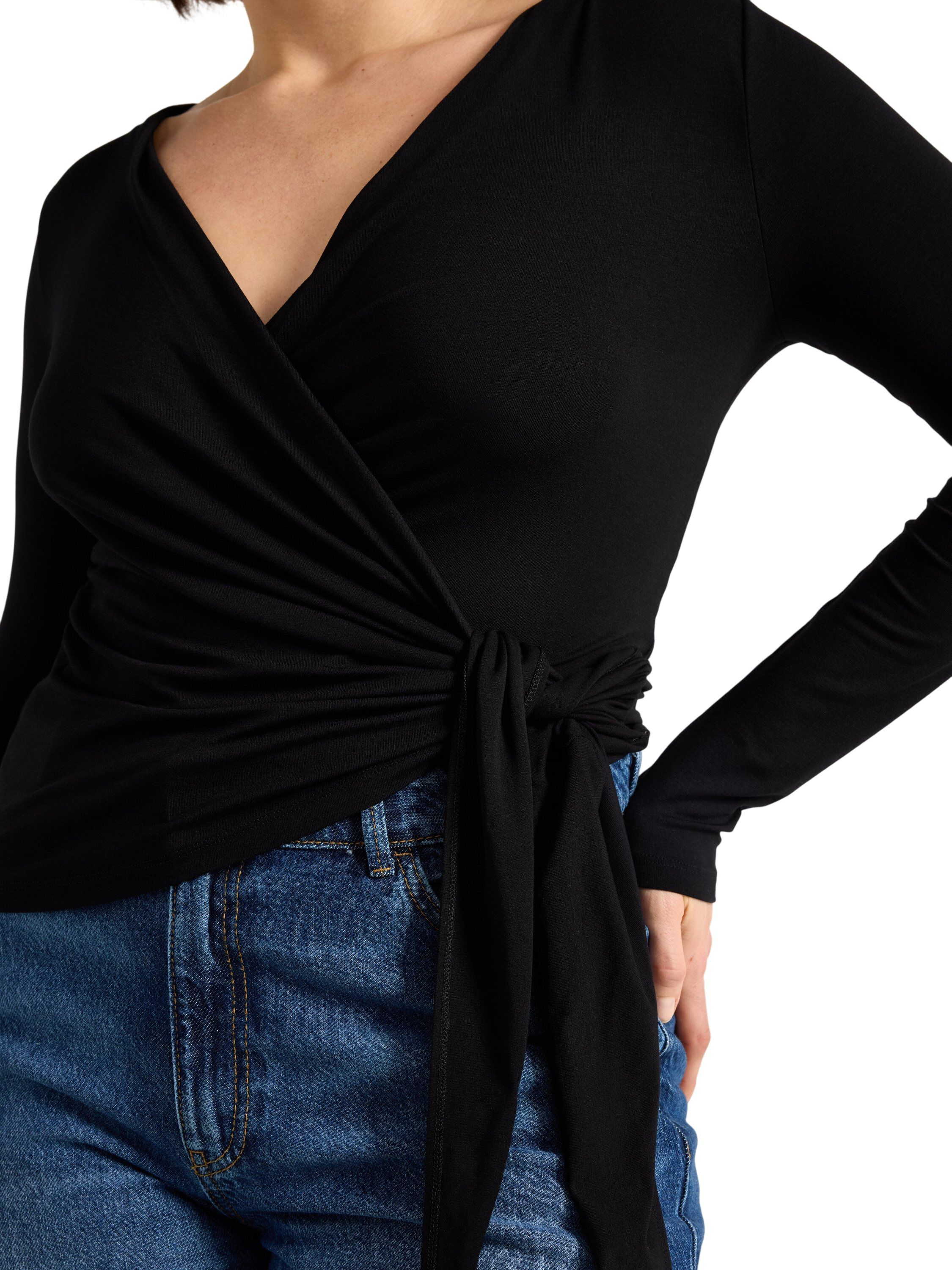 Omlottblus i mjuk viskos med avslap