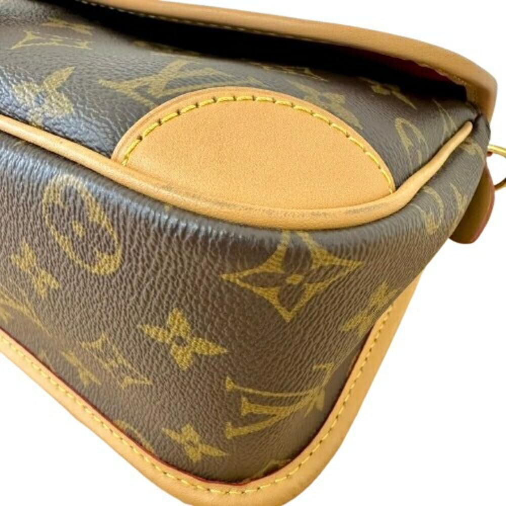 Louis Vuitton Shoulder Bags