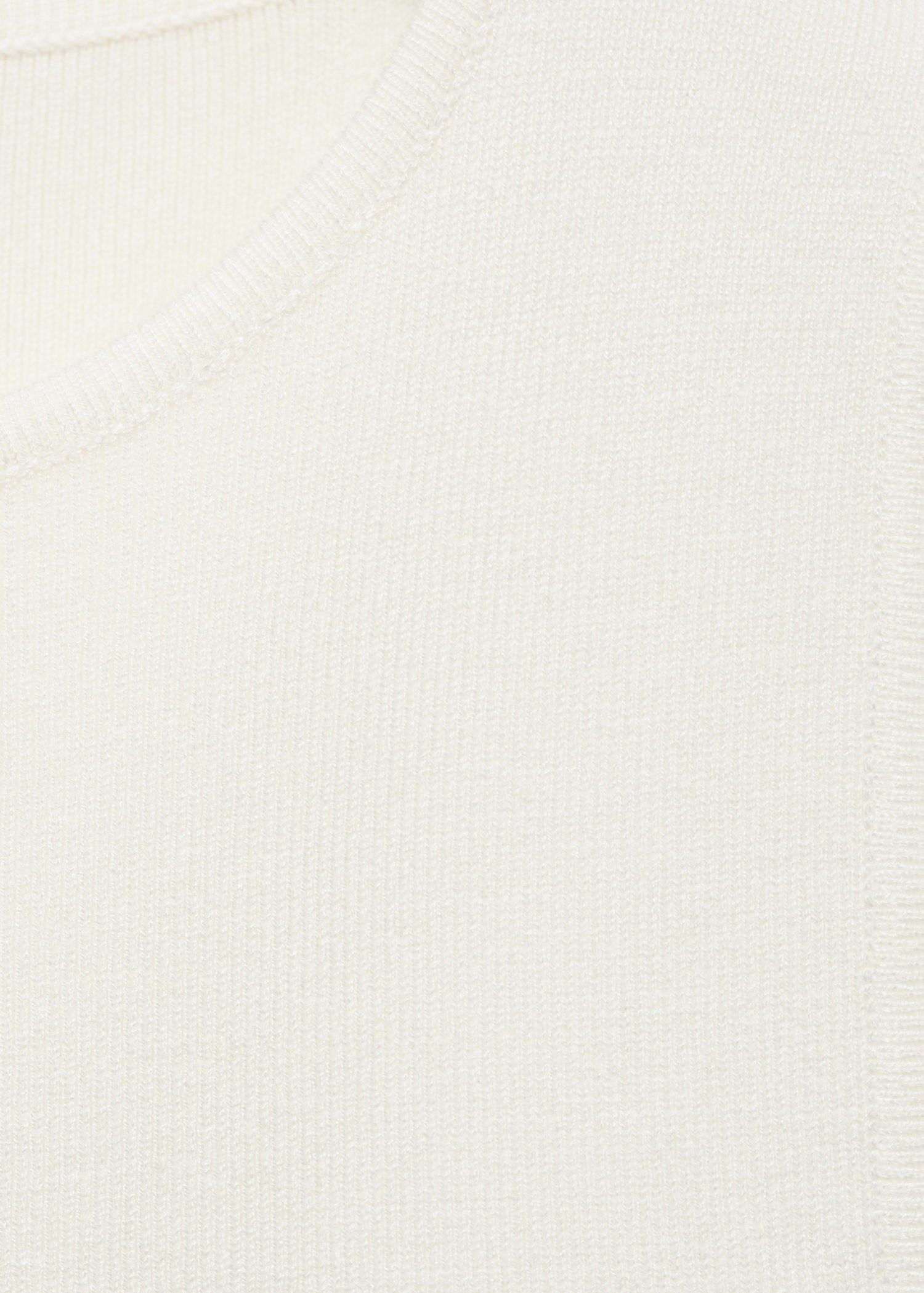 Sleeveless fitted knitted top