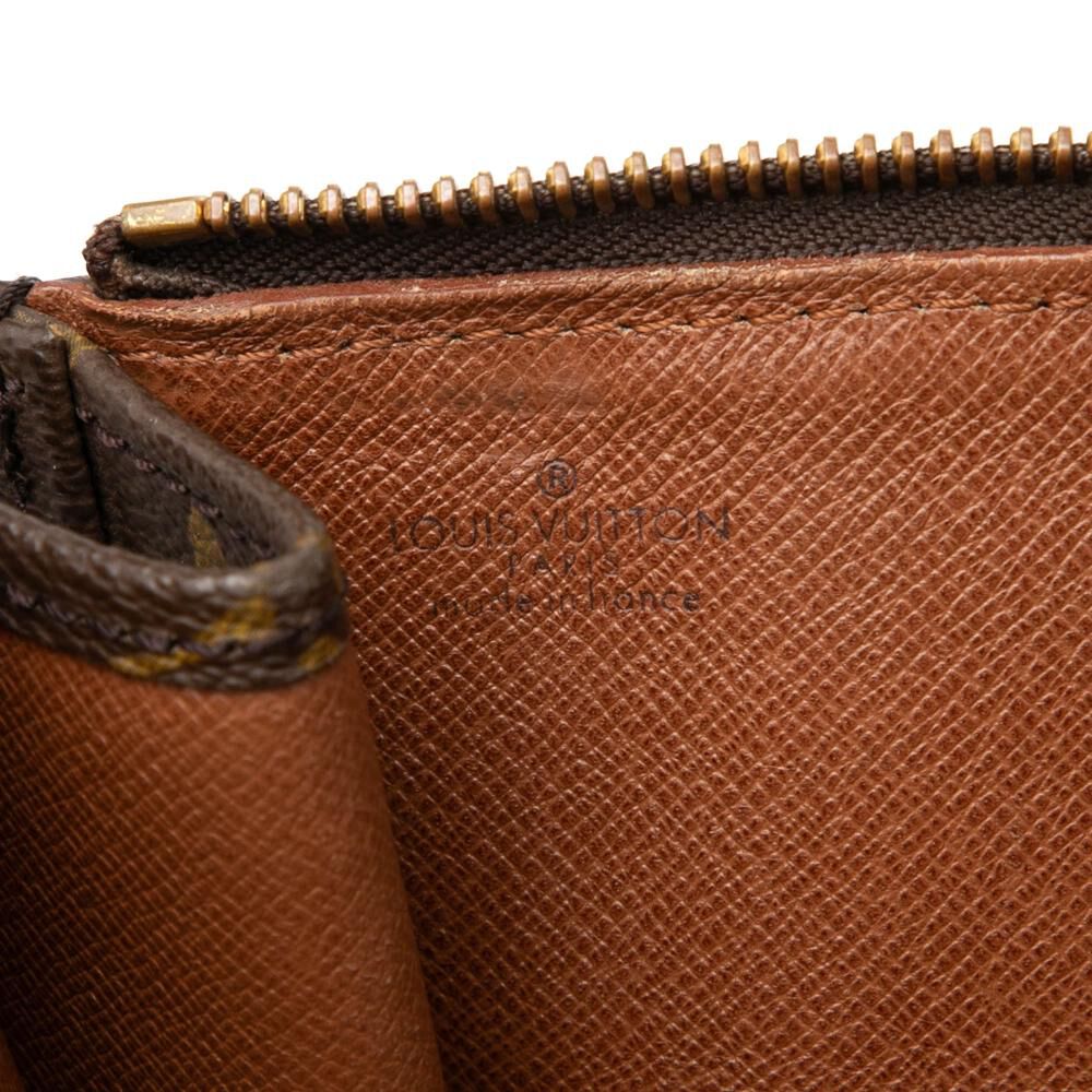 Louis Vuitton Poche Documents