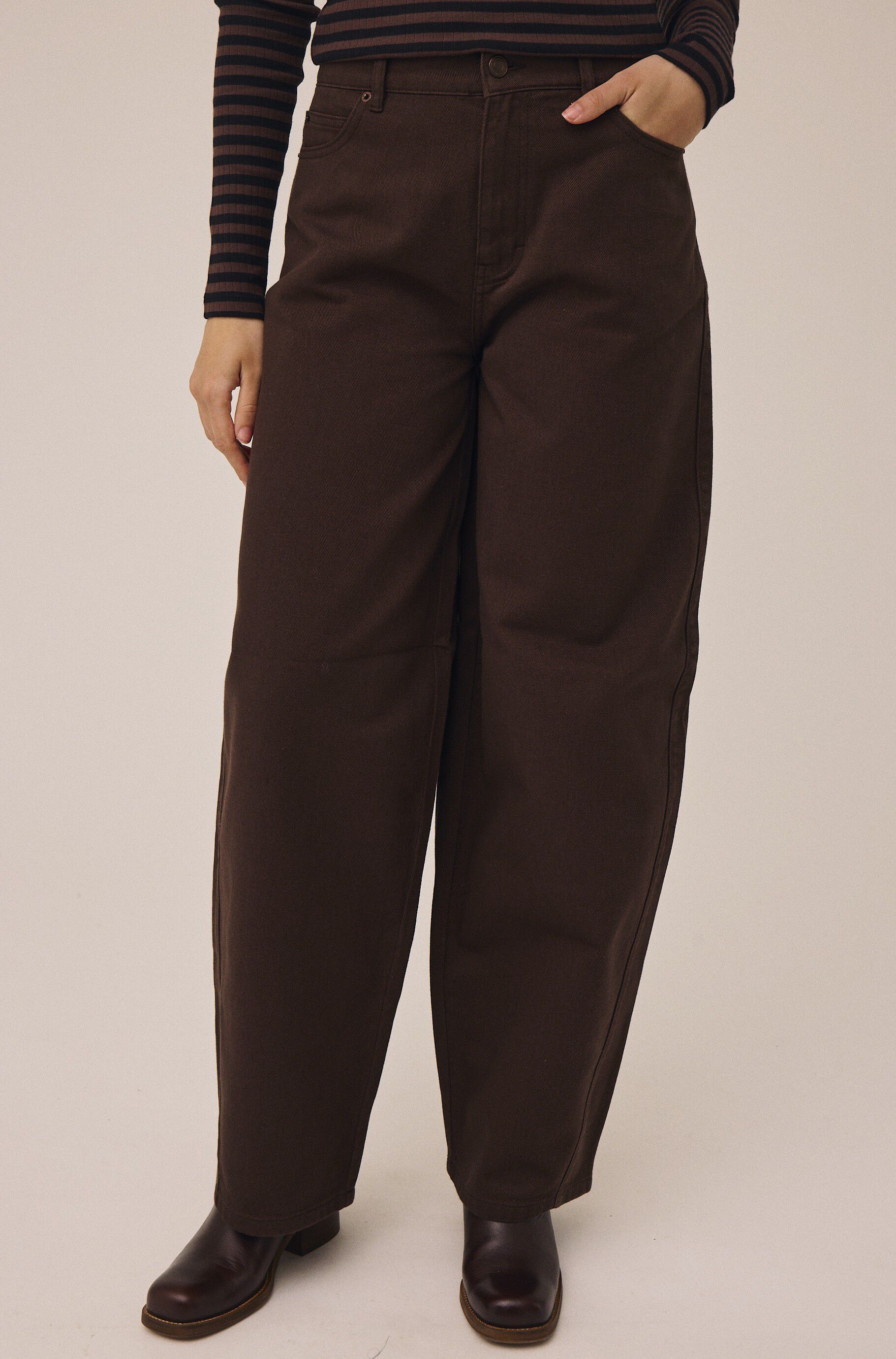 Barrel jeans