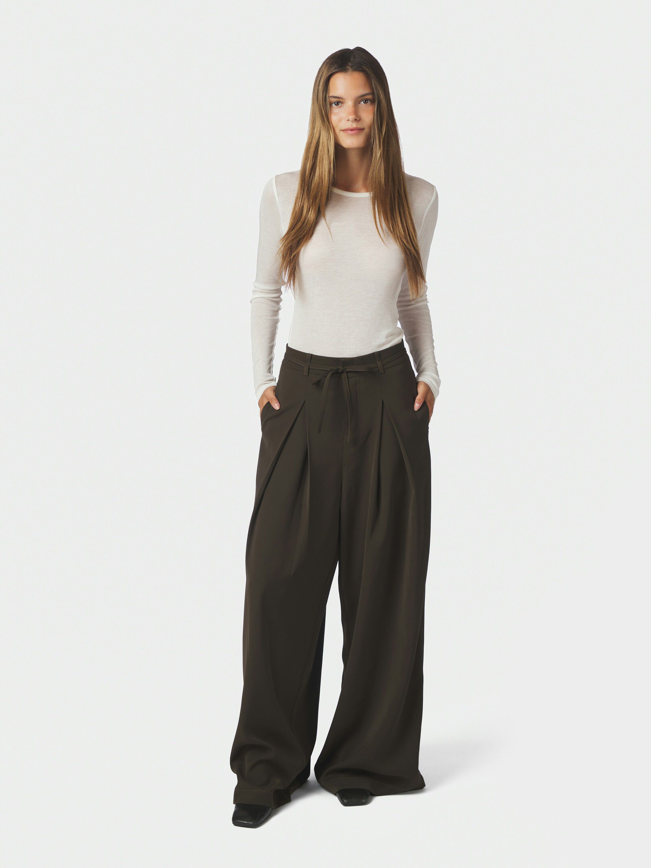 Eddina Woven Pants